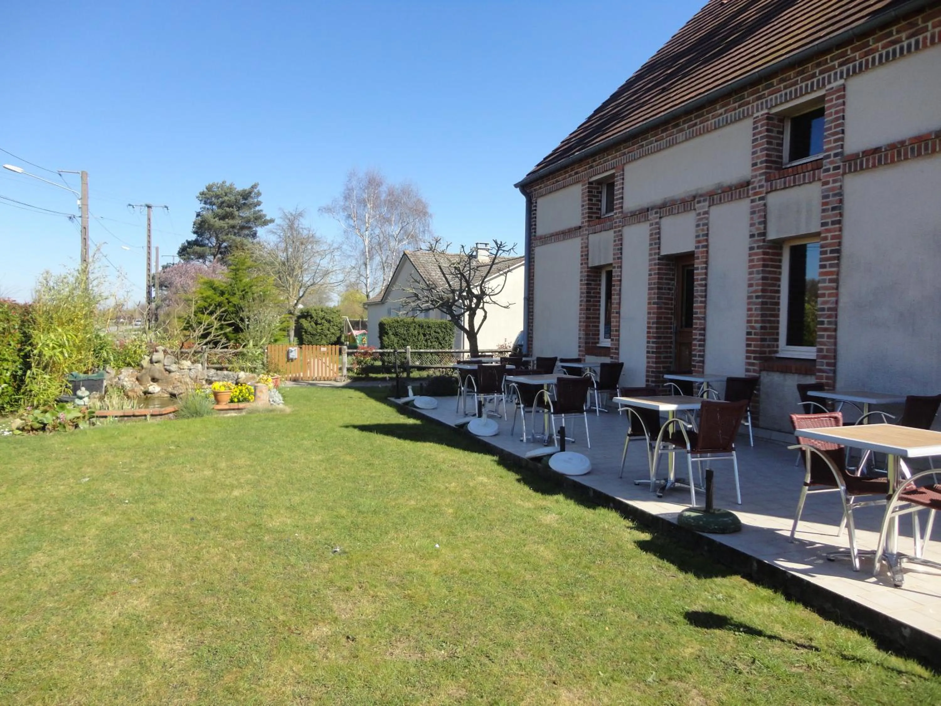 Facade/entrance in Logis Hotel Le Nuage