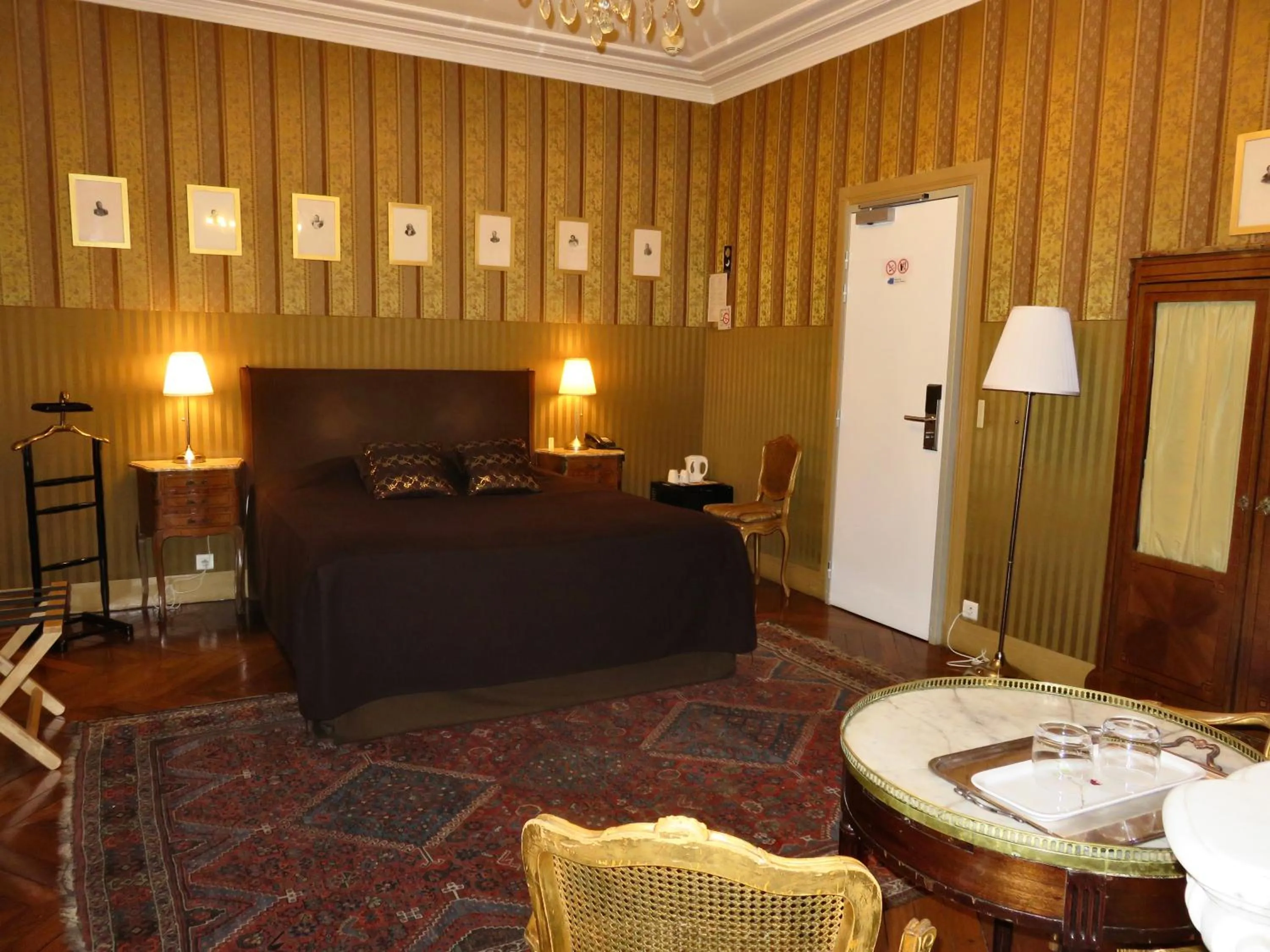 Bedroom in Hotel Windsor Home