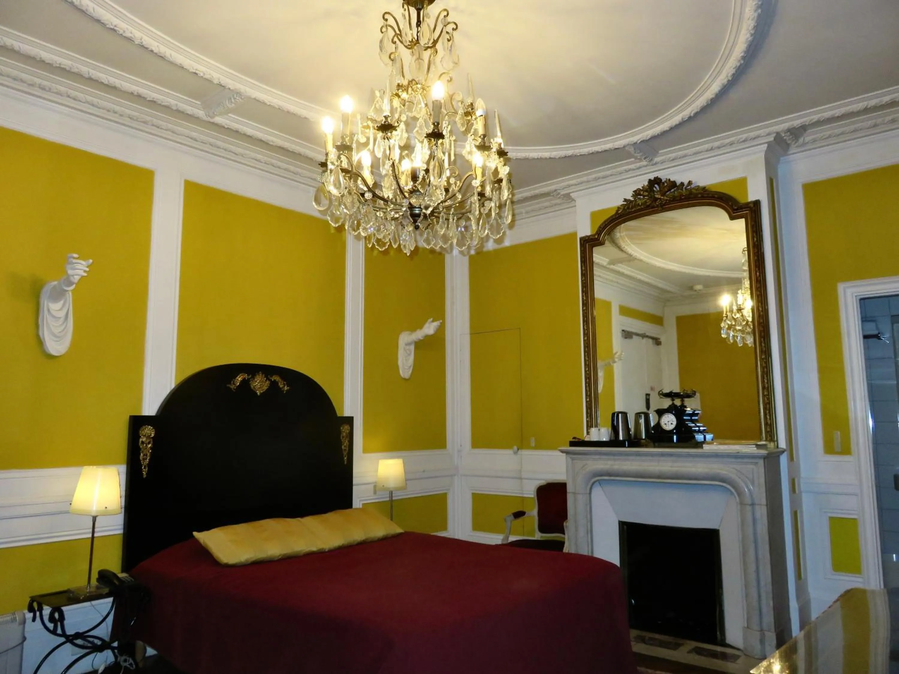 Bedroom, Bed in Hotel Windsor Home