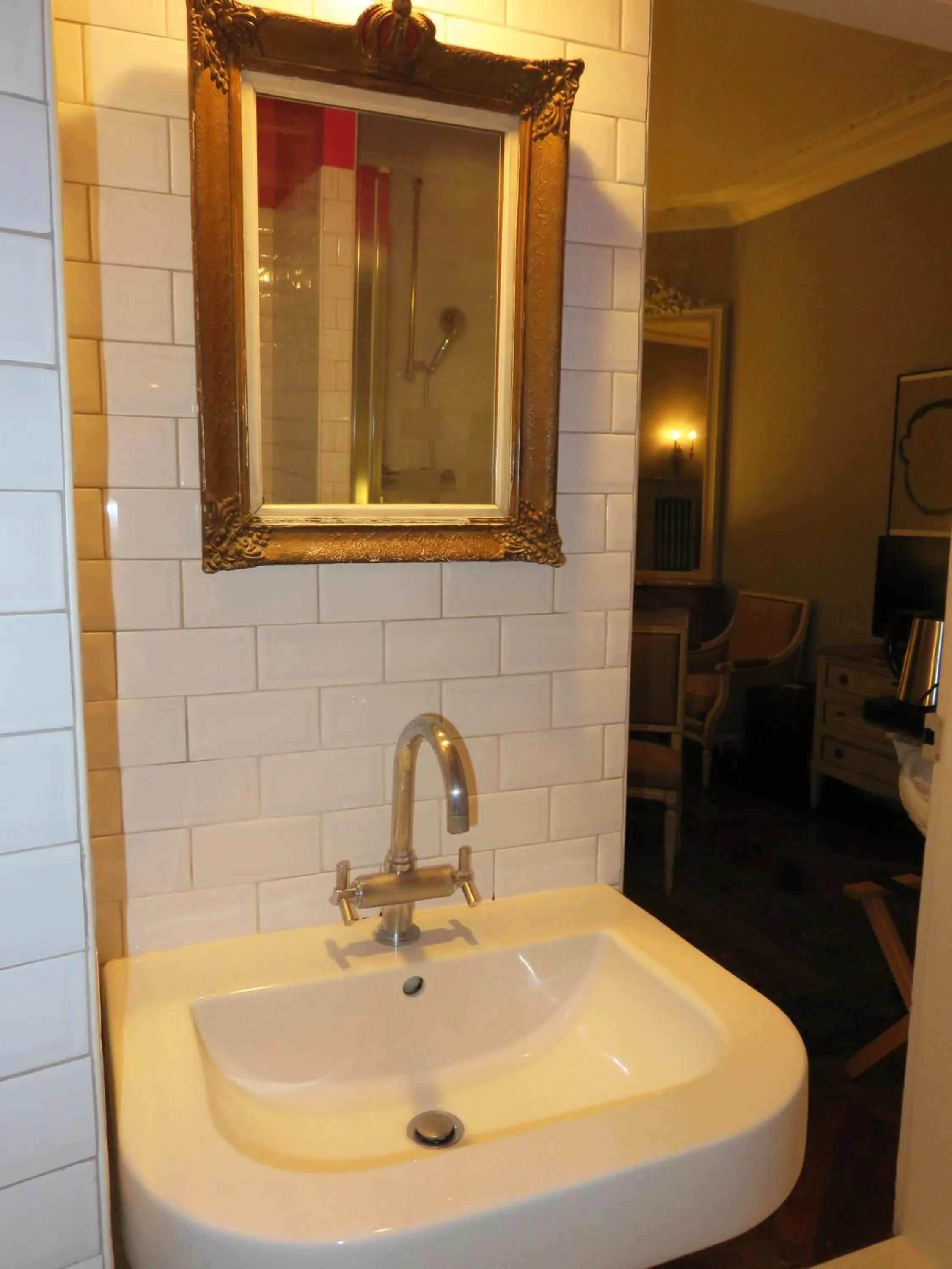 Bathroom in Hotel Windsor Home