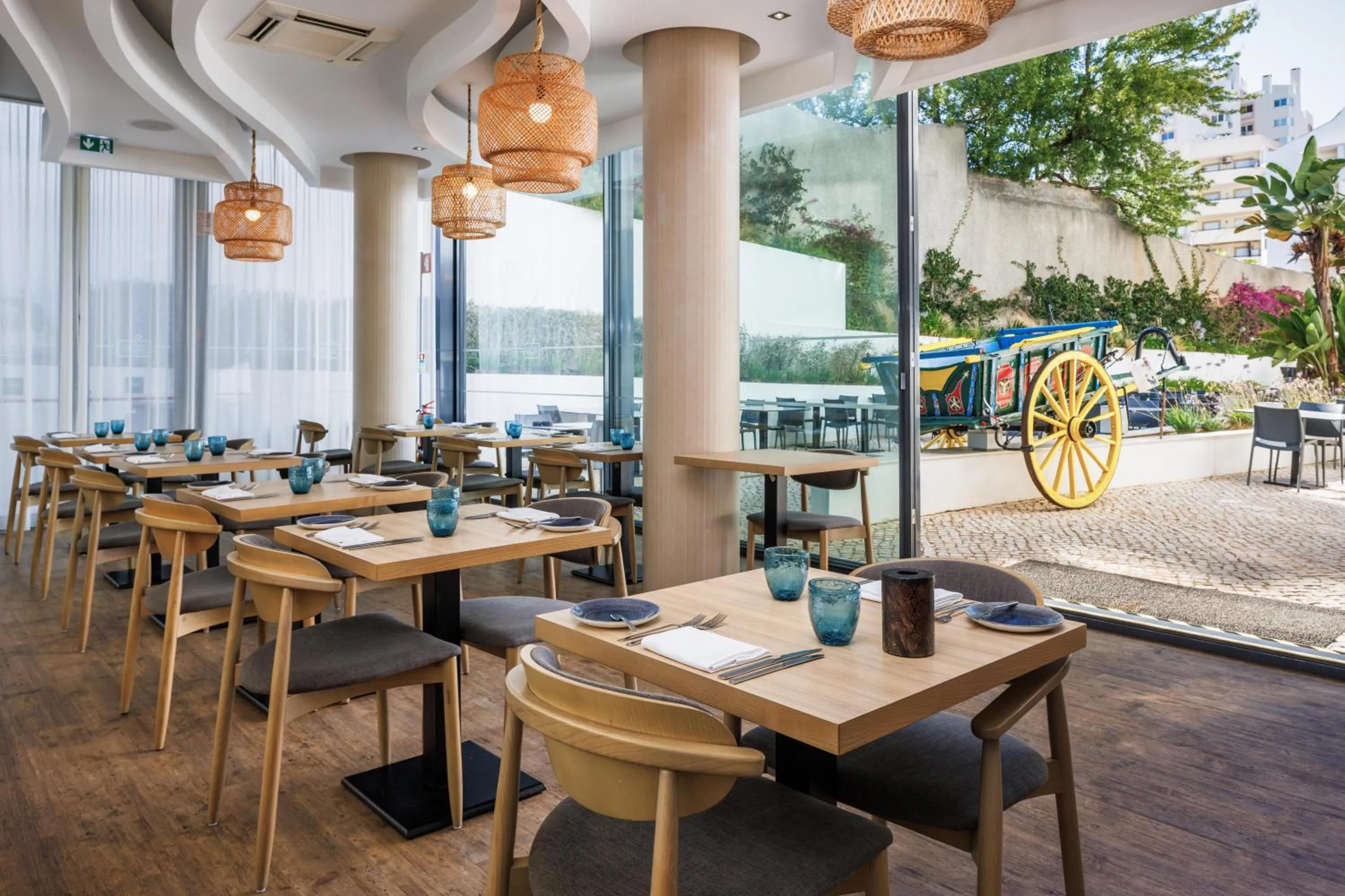 Restaurant/places to eat in Jupiter Marina Hotel - Couples & Spa