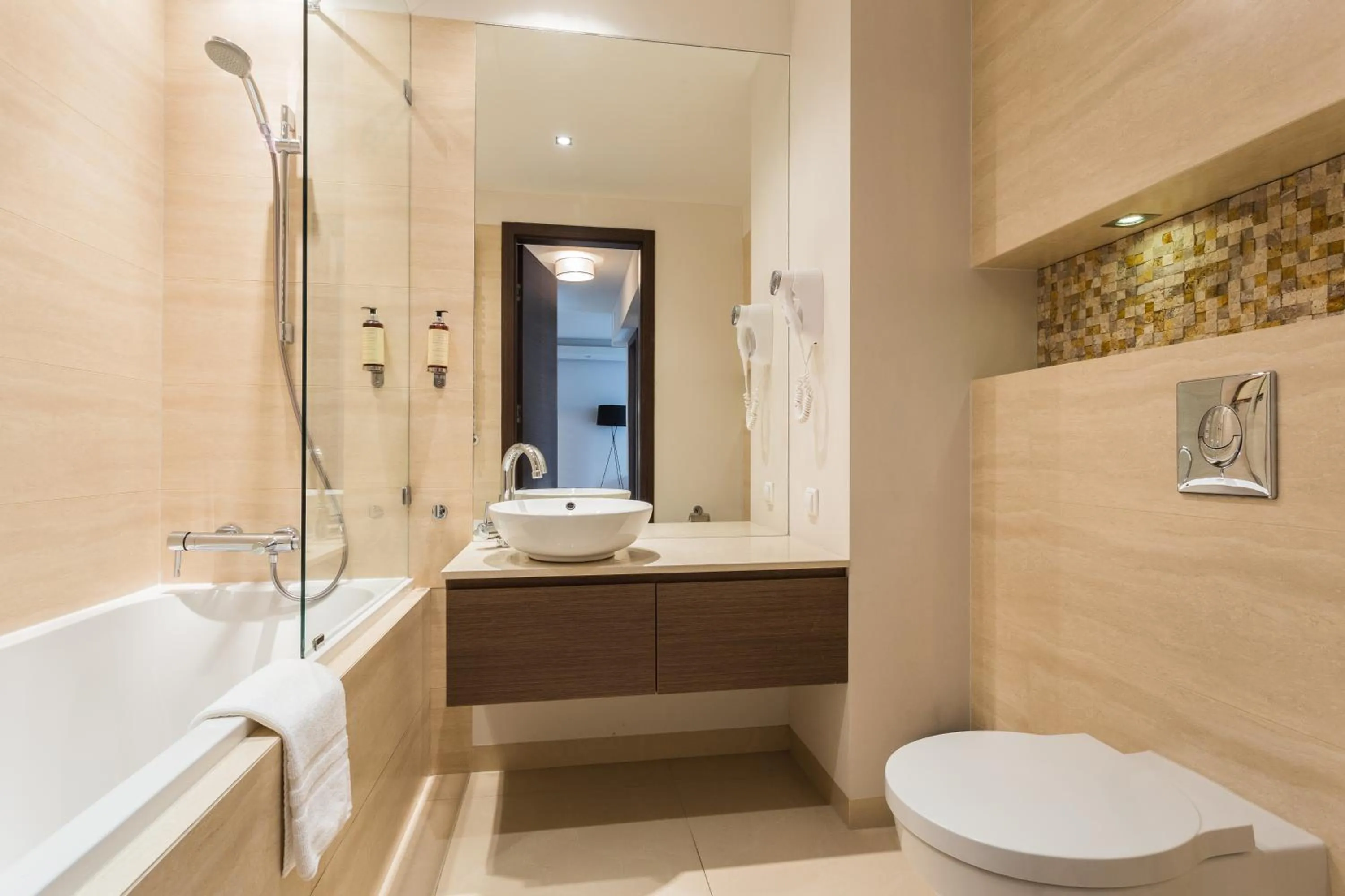 Photo of the whole room in Platinum Residence