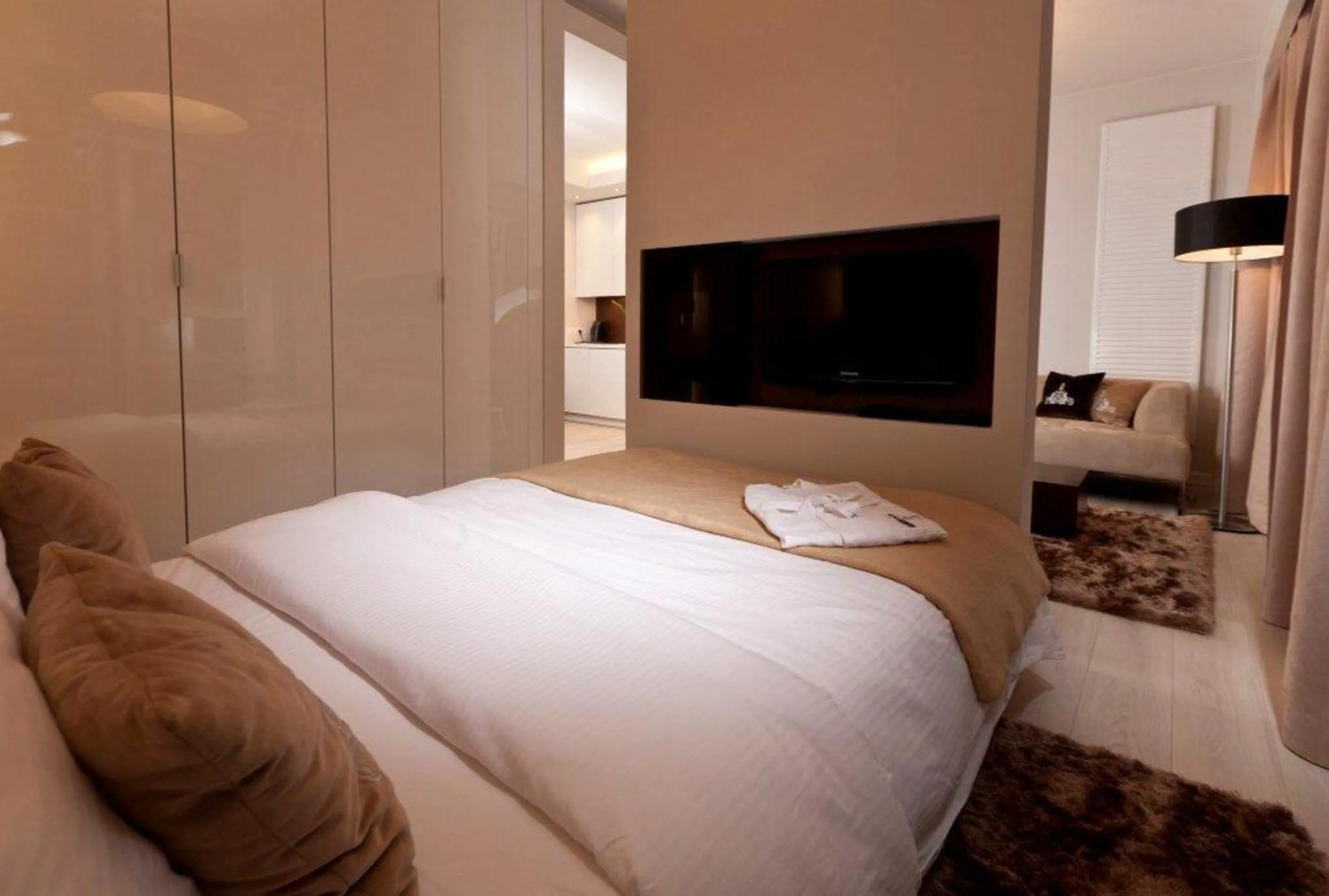 Bedroom, Bed in Platinum Residence
