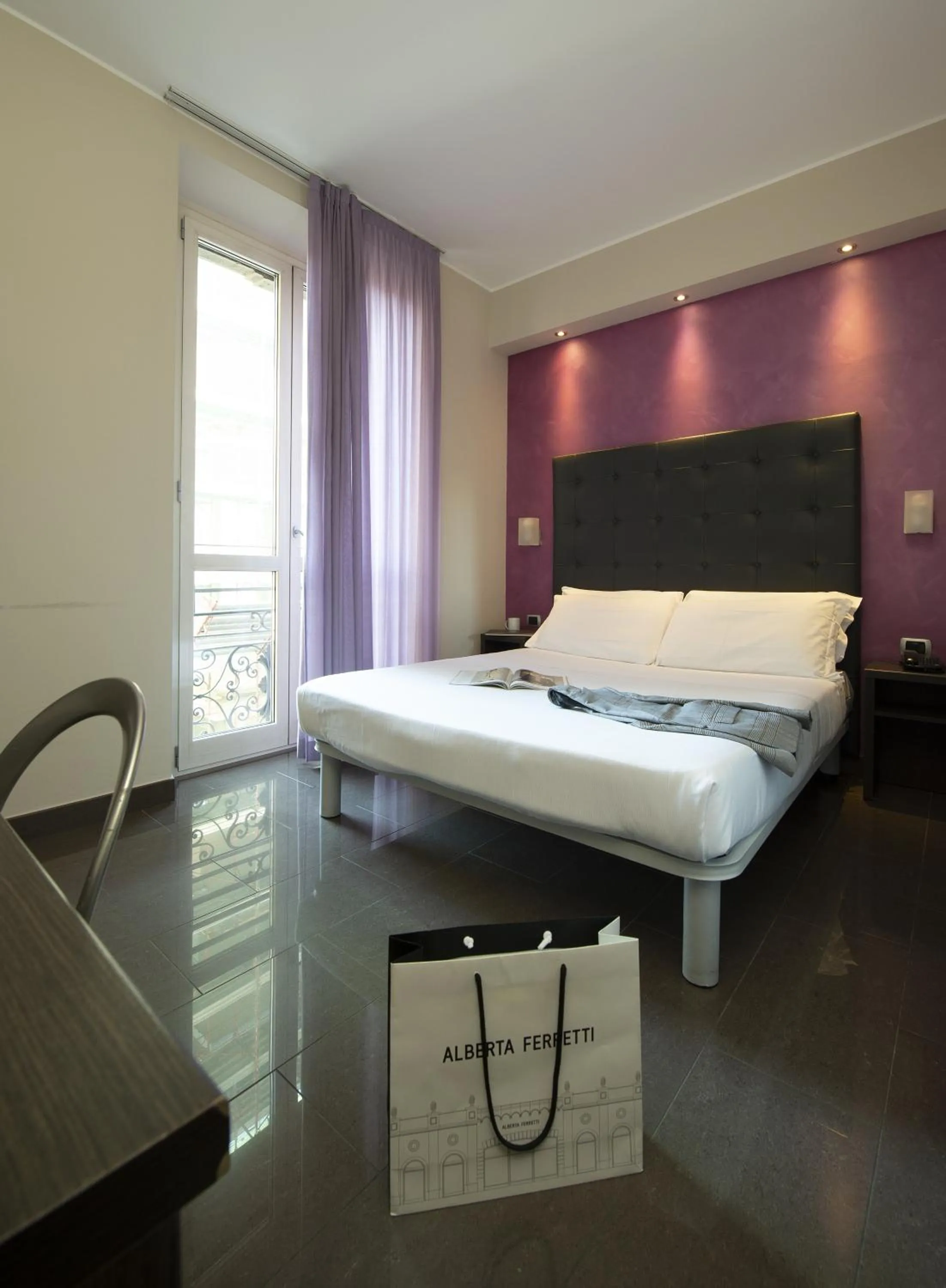 Bedroom, Bed in Hotel Five