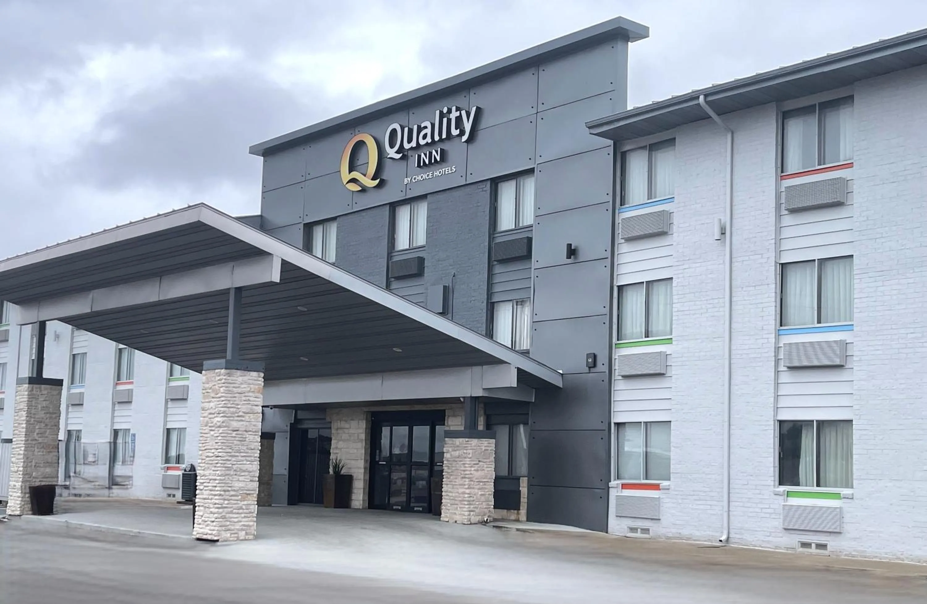 Property building in Quality Inn - Denton