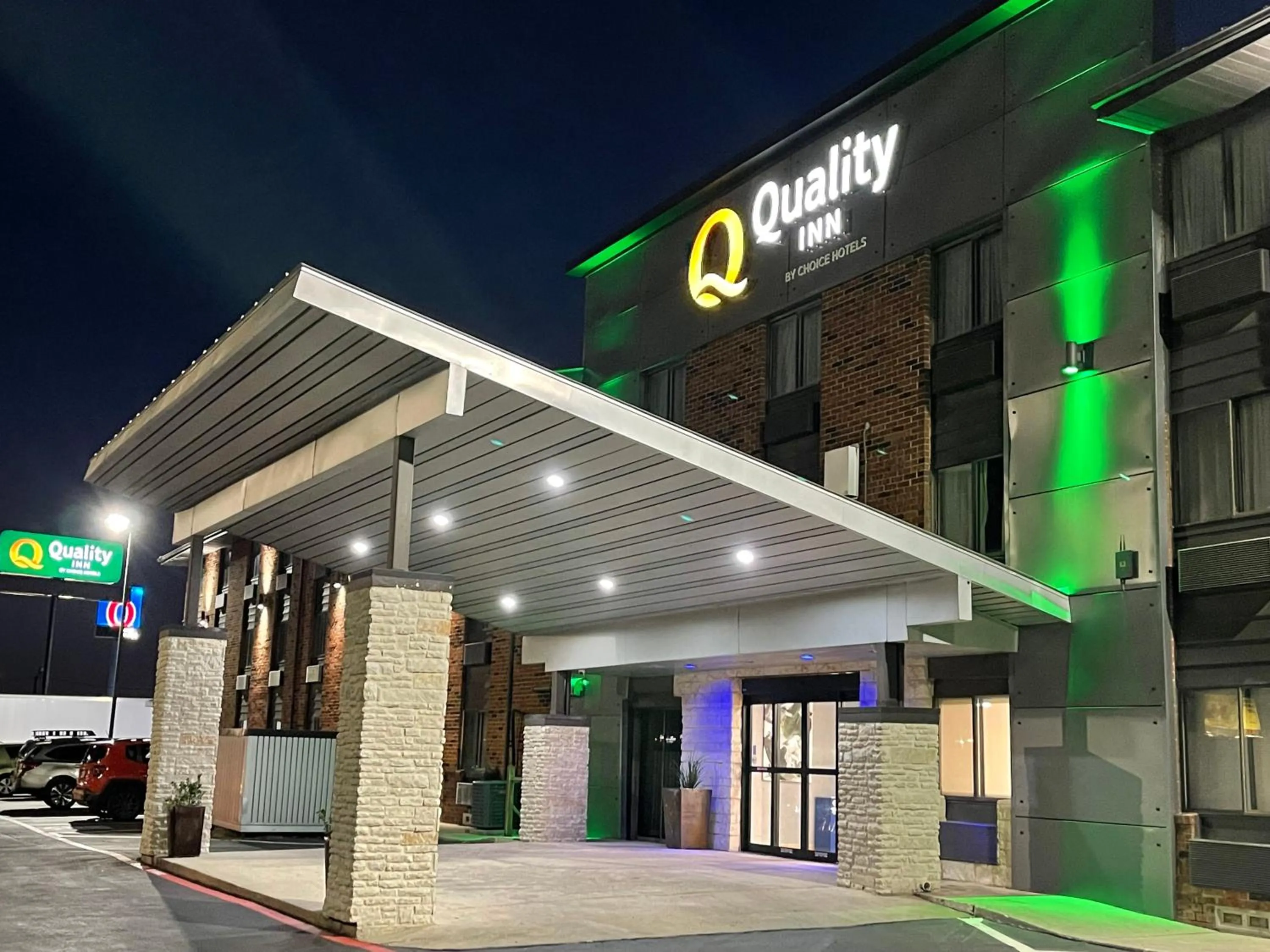 Property building in Quality Inn - Denton