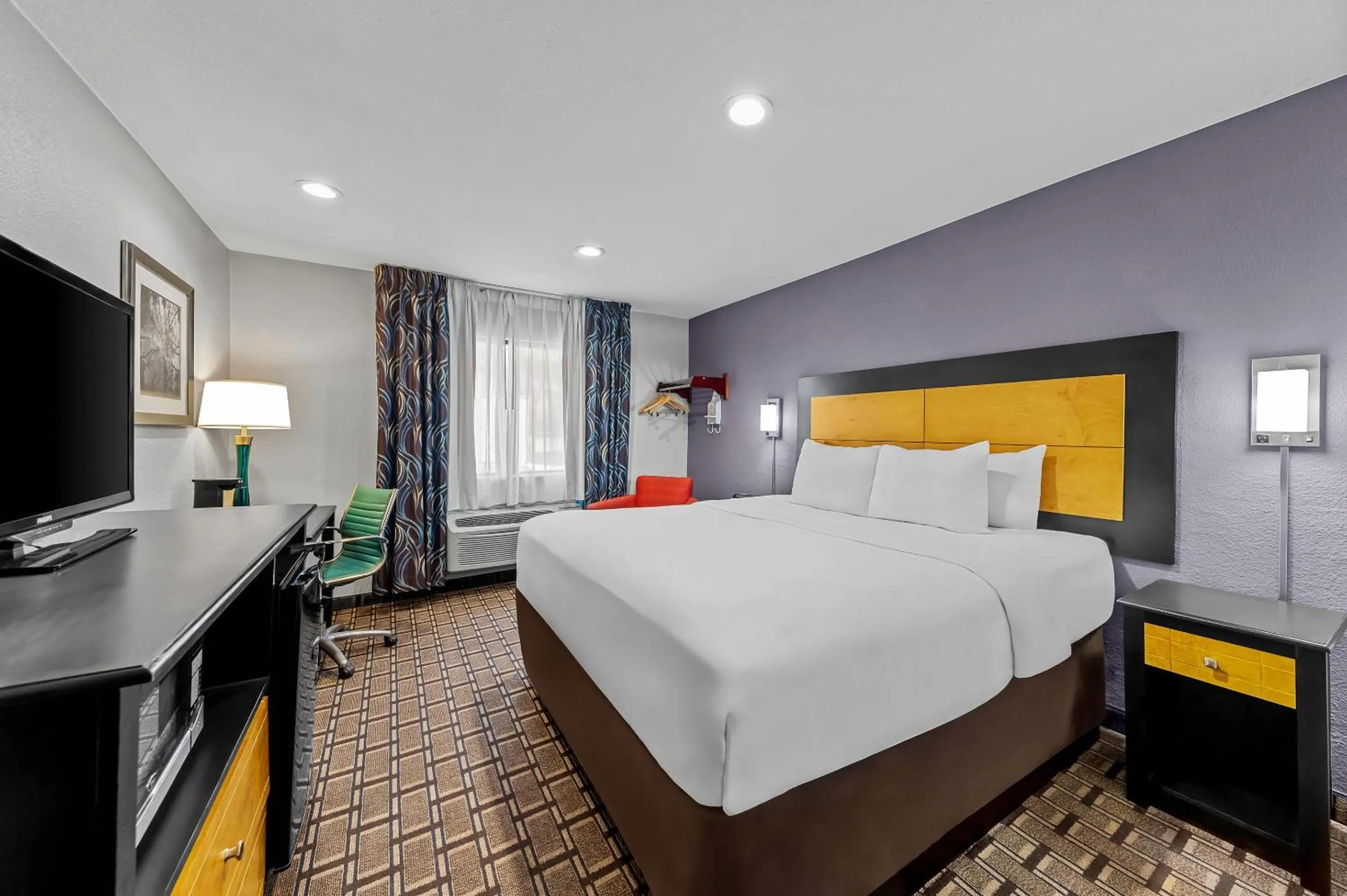 Bedroom, Bed in Quality Inn - Denton