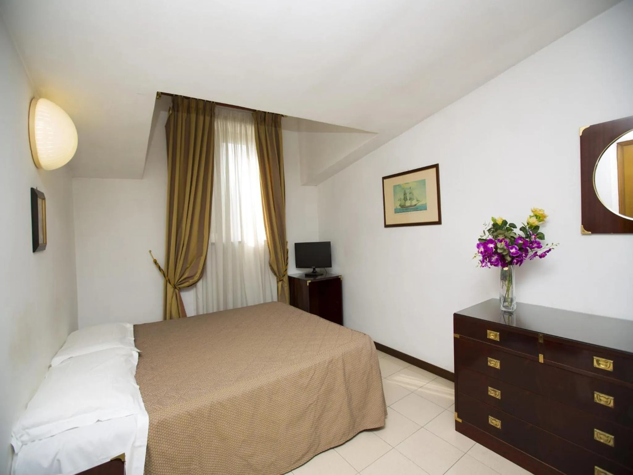 Photo of the whole room, Bed in Hotel Residence Villa Tassoni