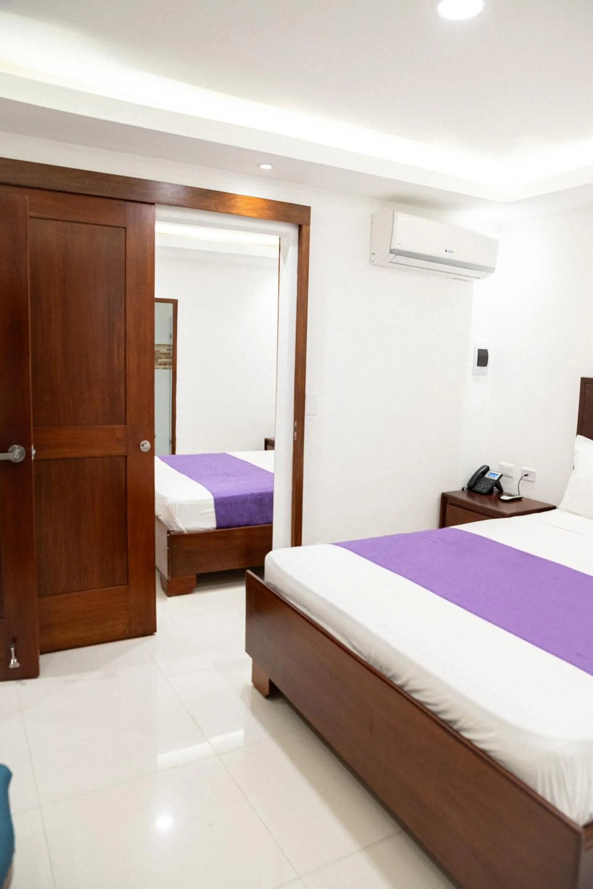 Photo of the whole room, Bed in Cataleya Hotel