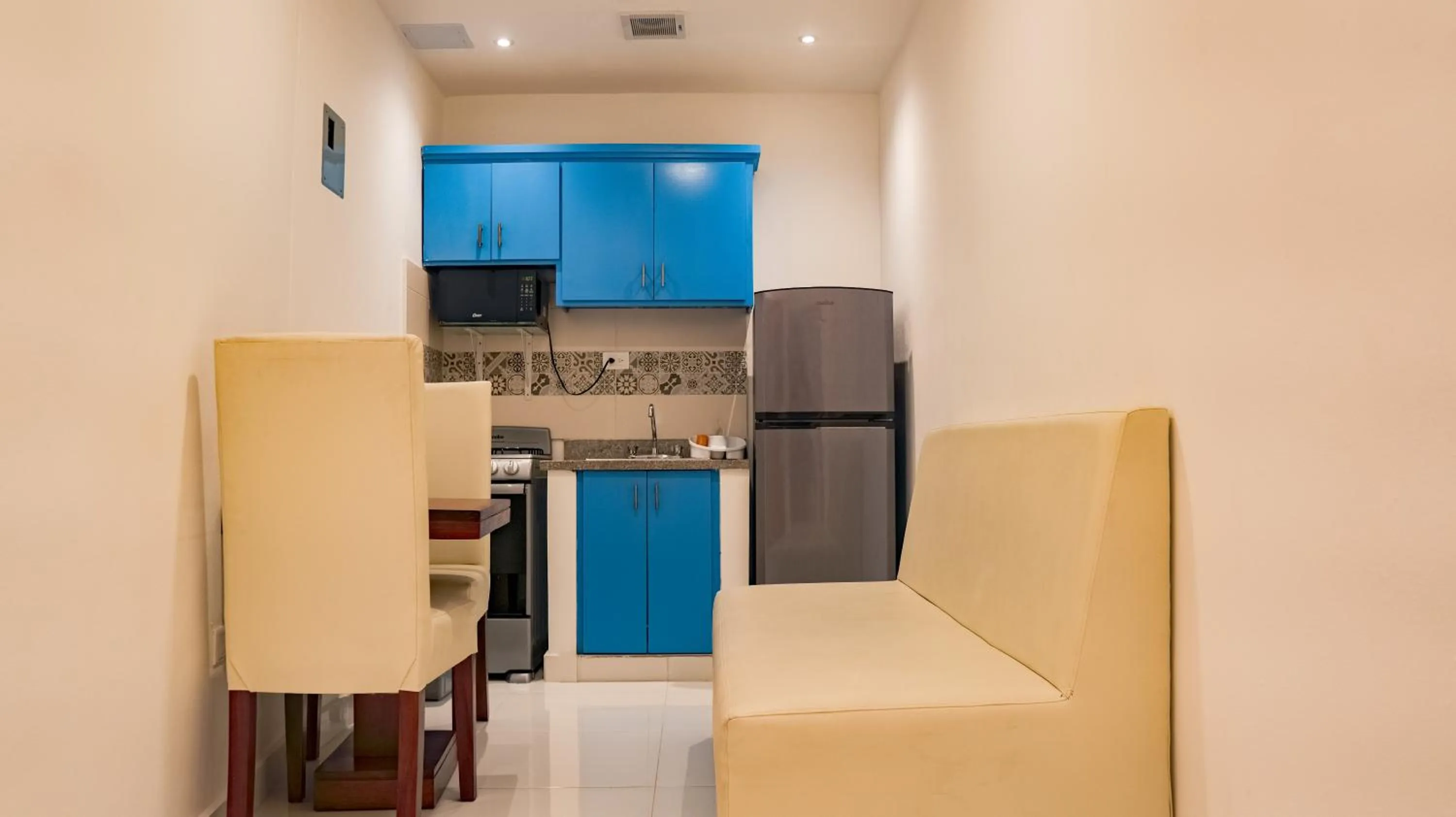 Dining area in Cataleya Hotel