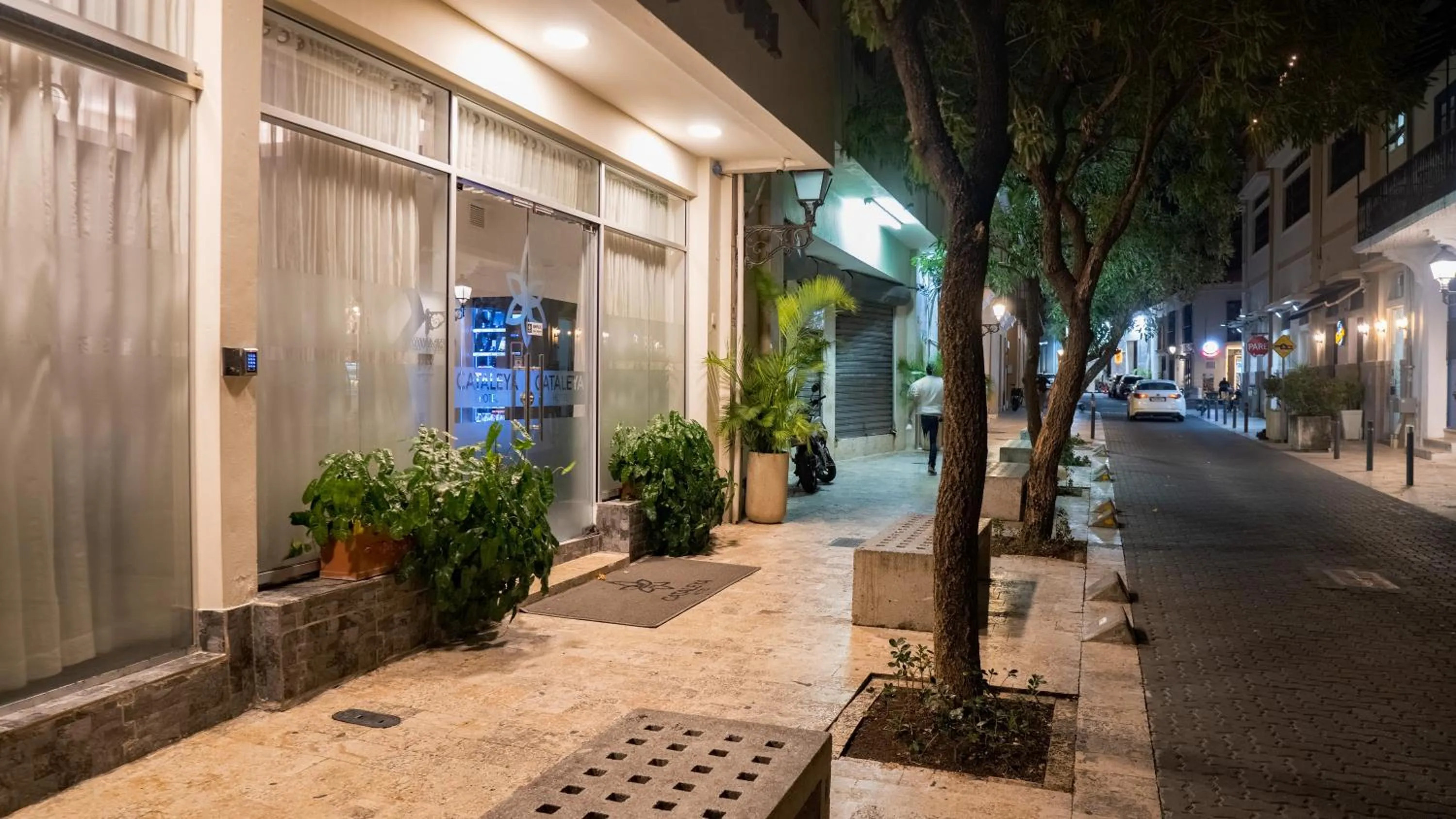 Facade/entrance in Cataleya Hotel