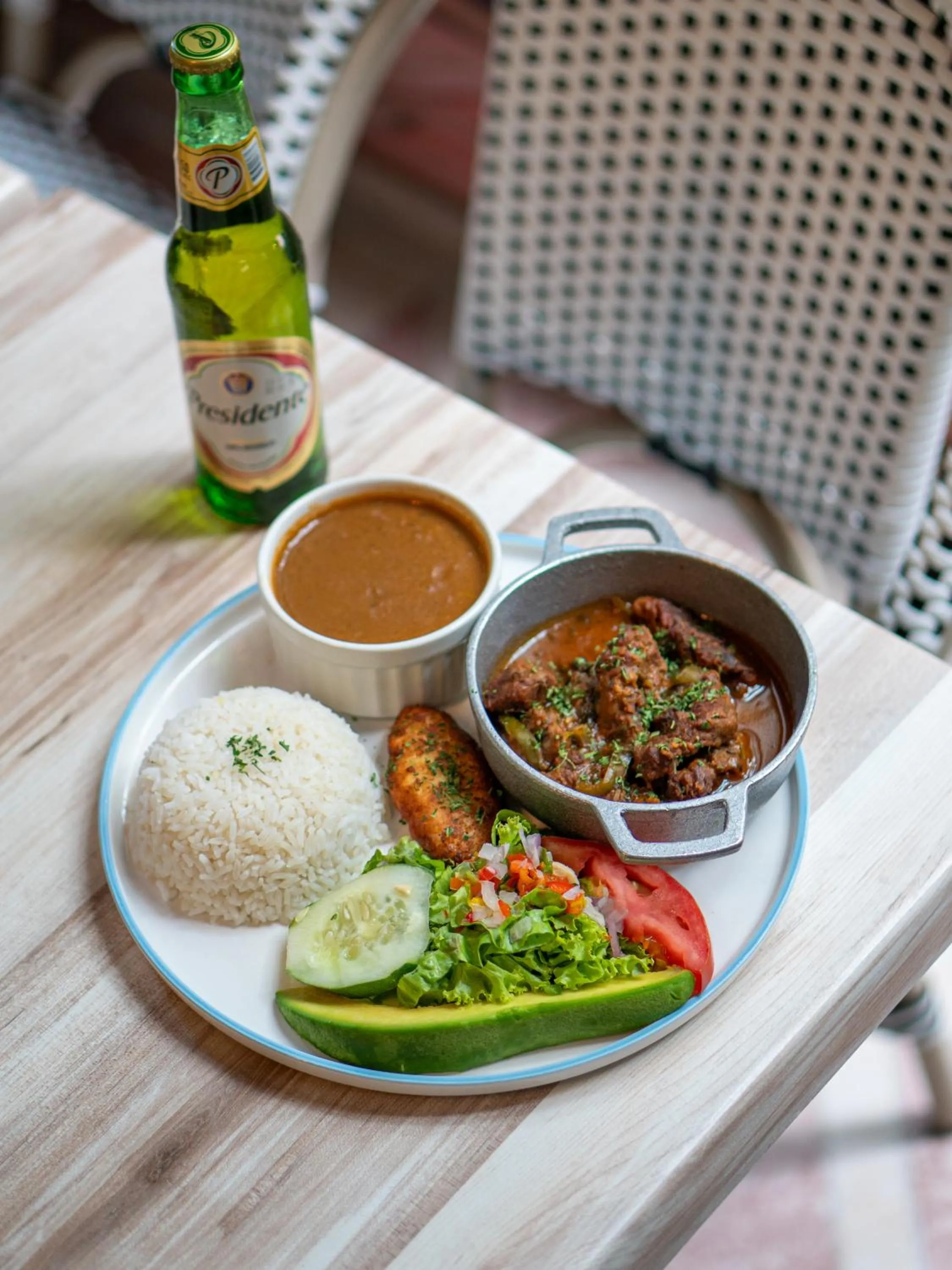 Restaurant/places to eat in Cataleya Hotel