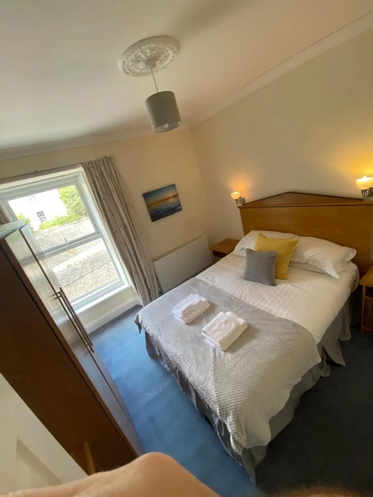 Rose and Crown Hotel & Hope and Anchor Bar