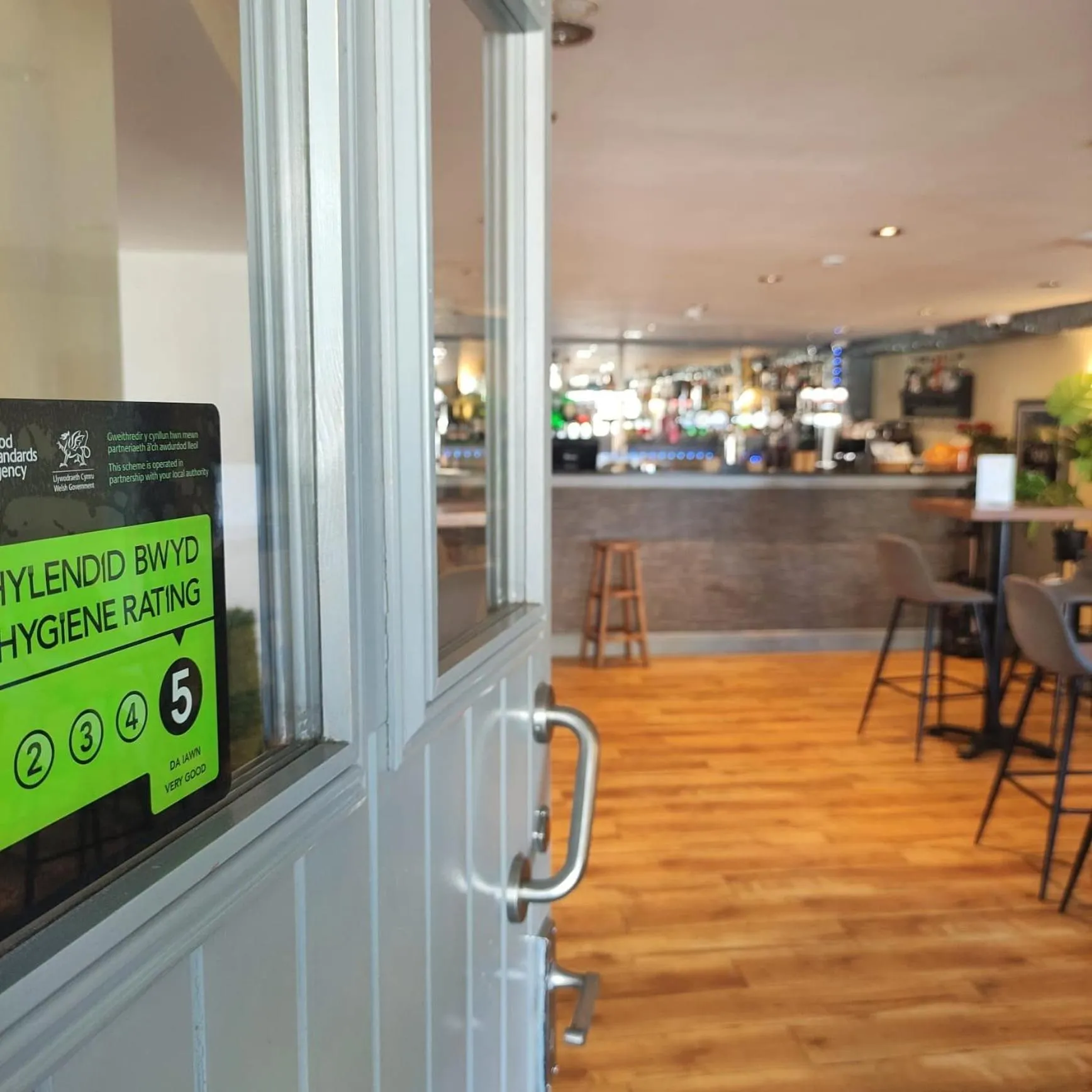 Restaurant/places to eat in Rose and Crown Hotel & Hope and Anchor Bar