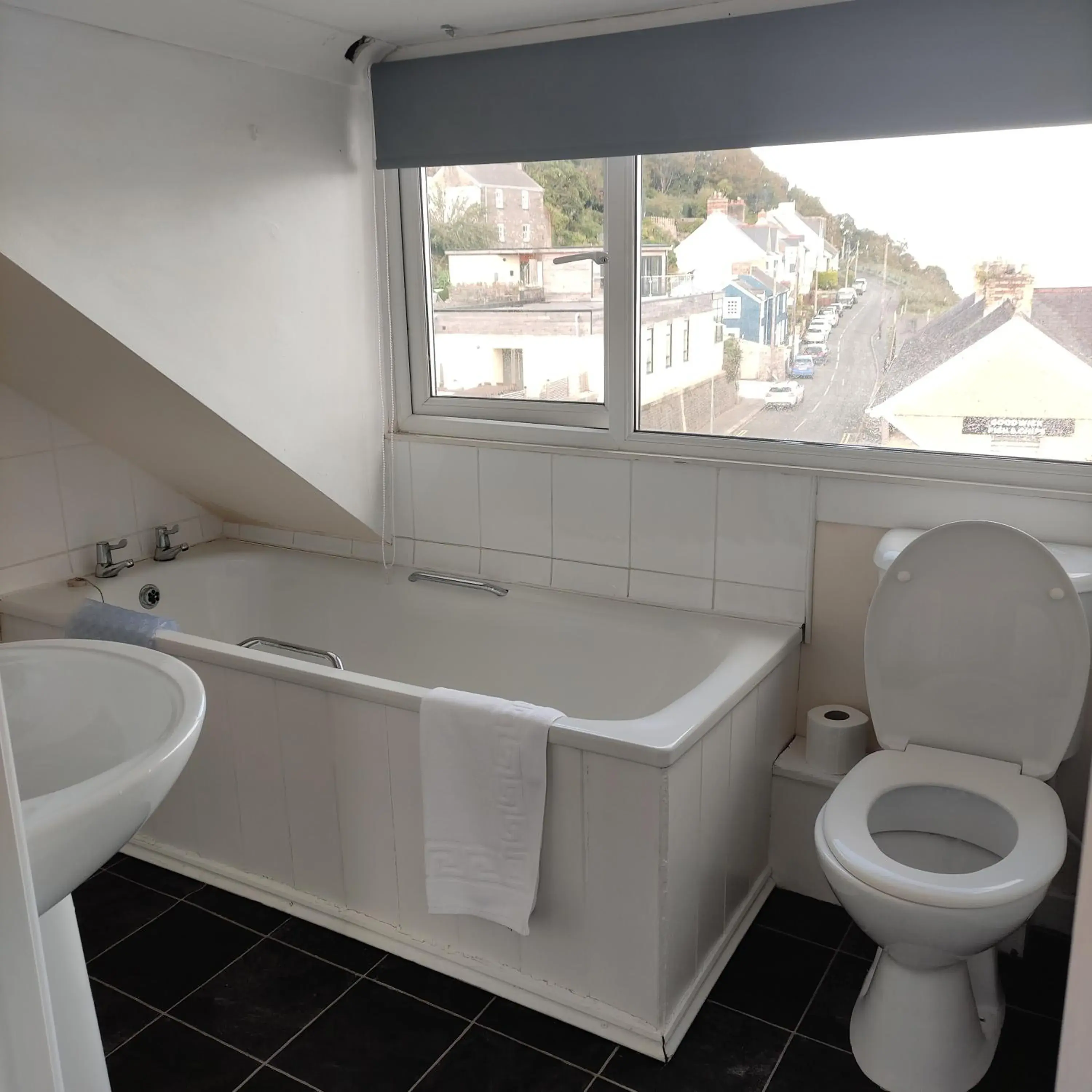 King Suite with Sea View in Rose and Crown Hotel & Hope and Anchor Bar King Suite with Sea View in Rose and Crown Hotel & Hope and Anchor Bar