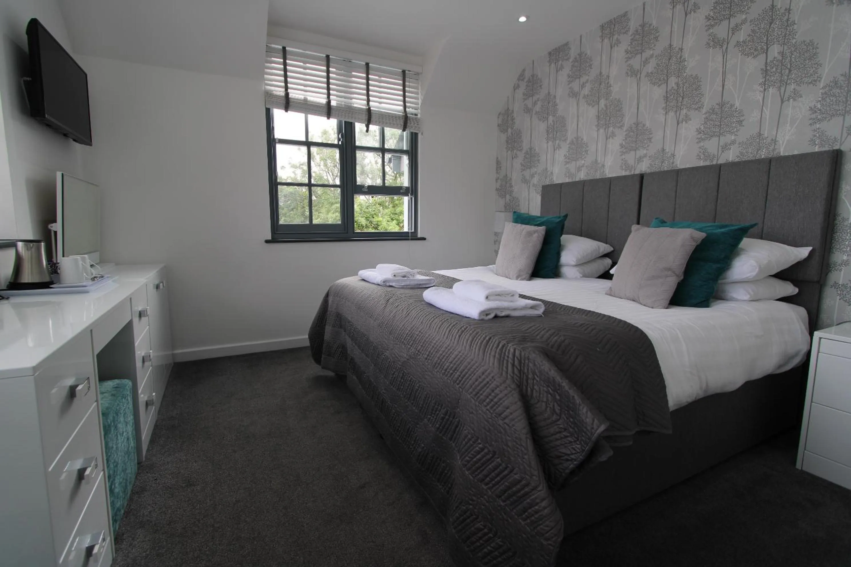 Rose and Crown Hotel & Hope and Anchor Bar