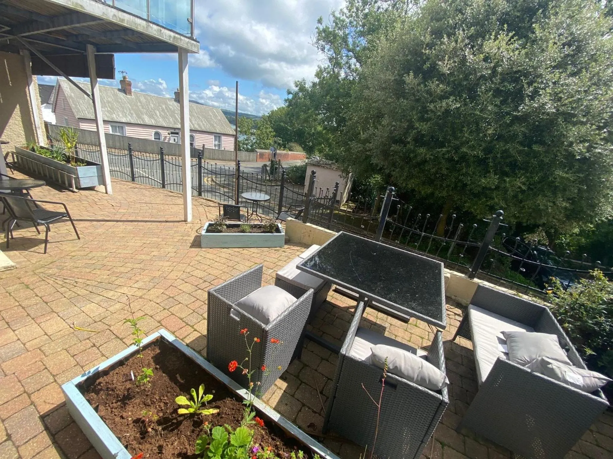 Garden in Rose and Crown Hotel & Hope and Anchor Bar