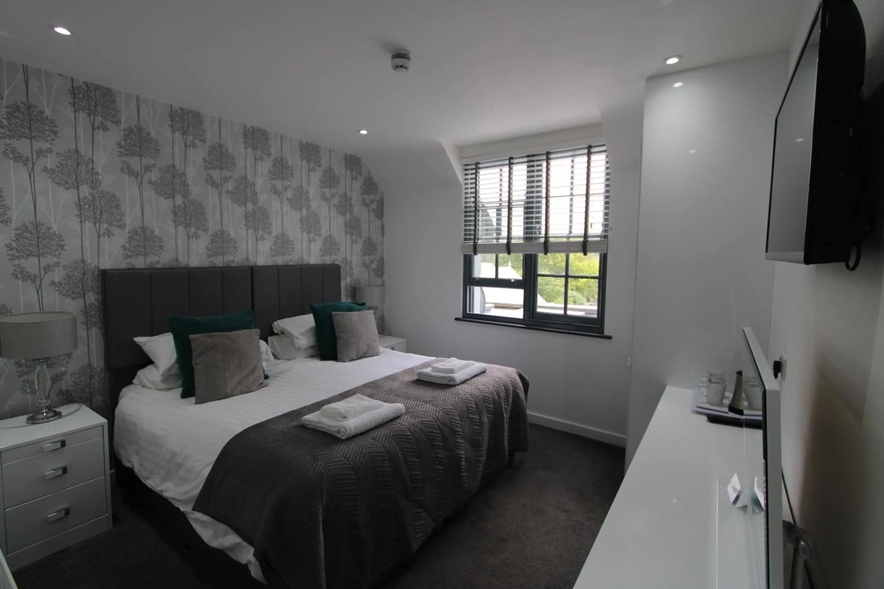 Rose and Crown Hotel & Hope and Anchor Bar