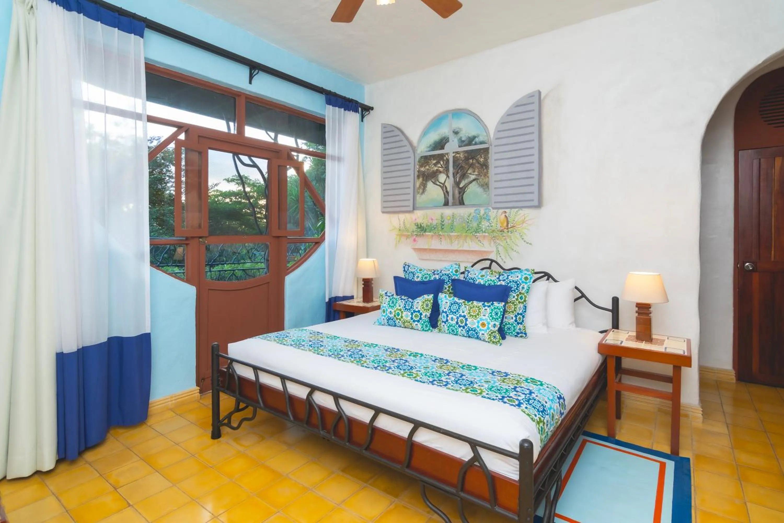 Bed in Finca Rosa Blanca Coffee Farm and Inn