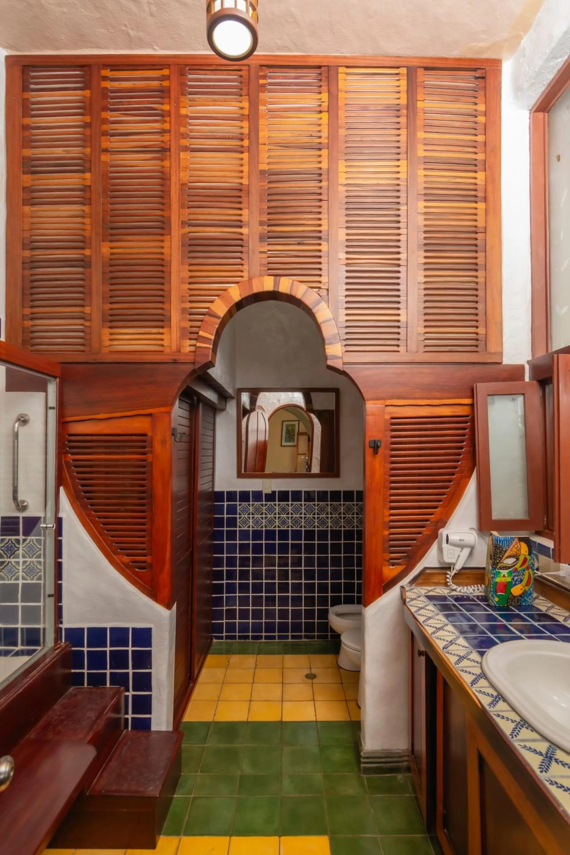 Bathroom, Bed in Finca Rosa Blanca Coffee Farm and Inn