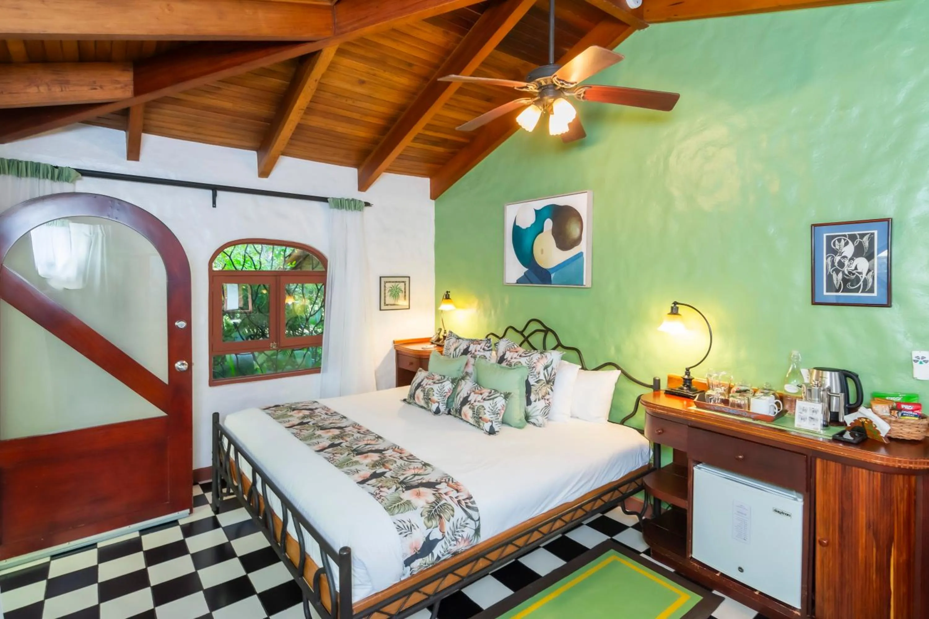 Bed in Finca Rosa Blanca Coffee Farm and Inn