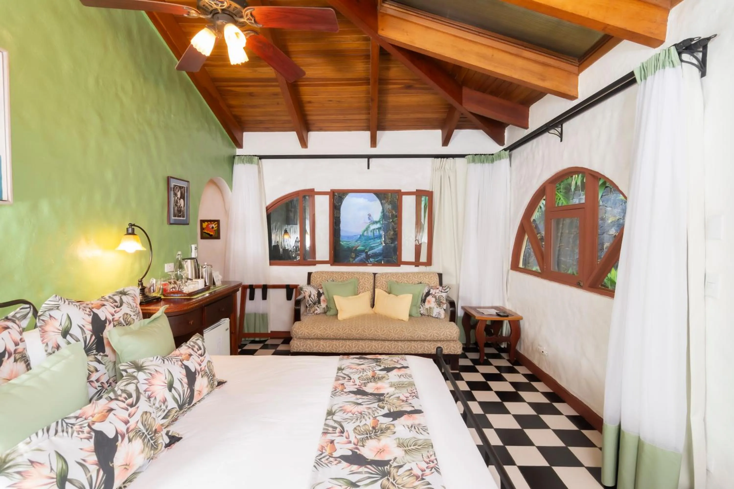 Bed in Finca Rosa Blanca Coffee Farm and Inn
