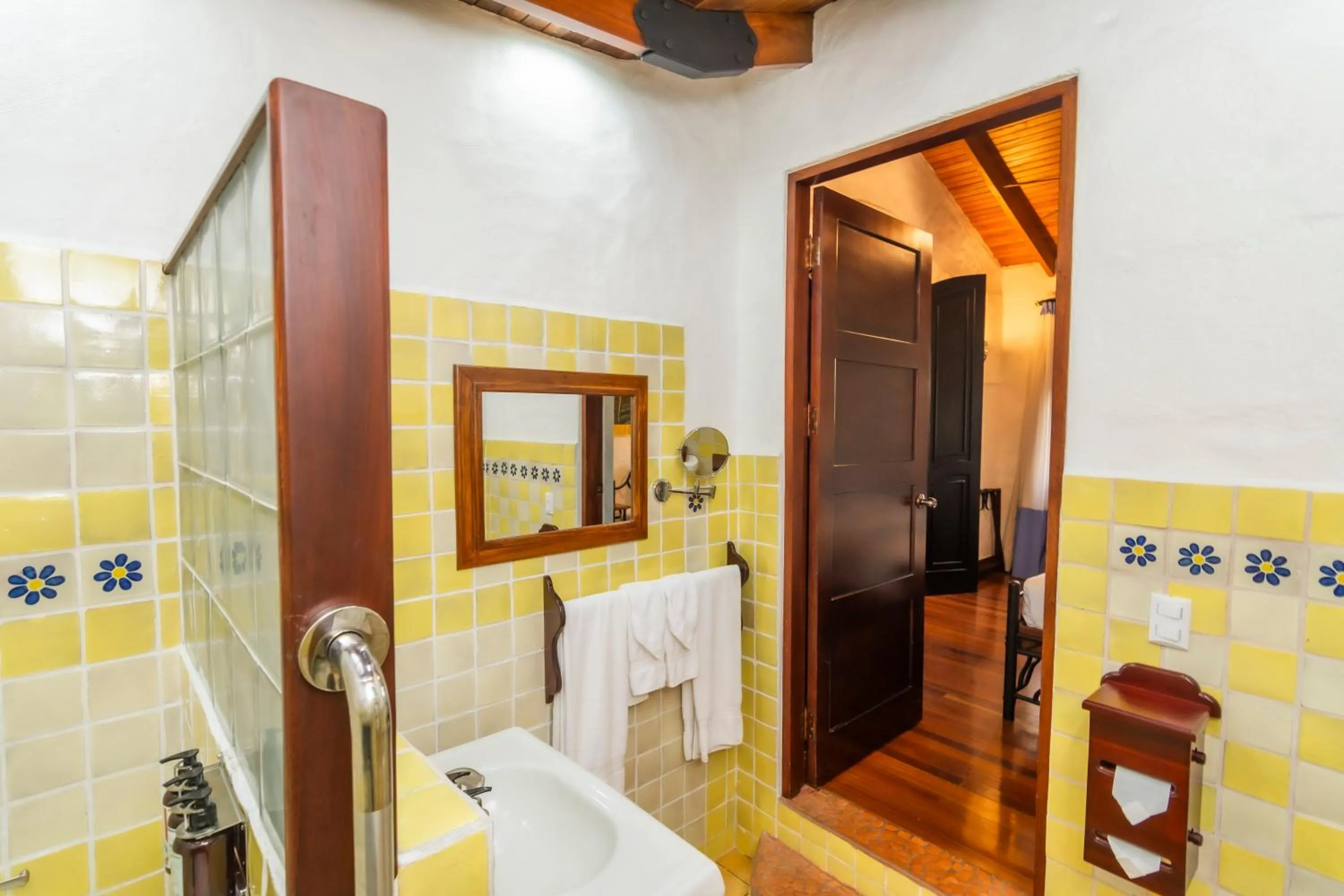 Bathroom in Finca Rosa Blanca Coffee Farm and Inn