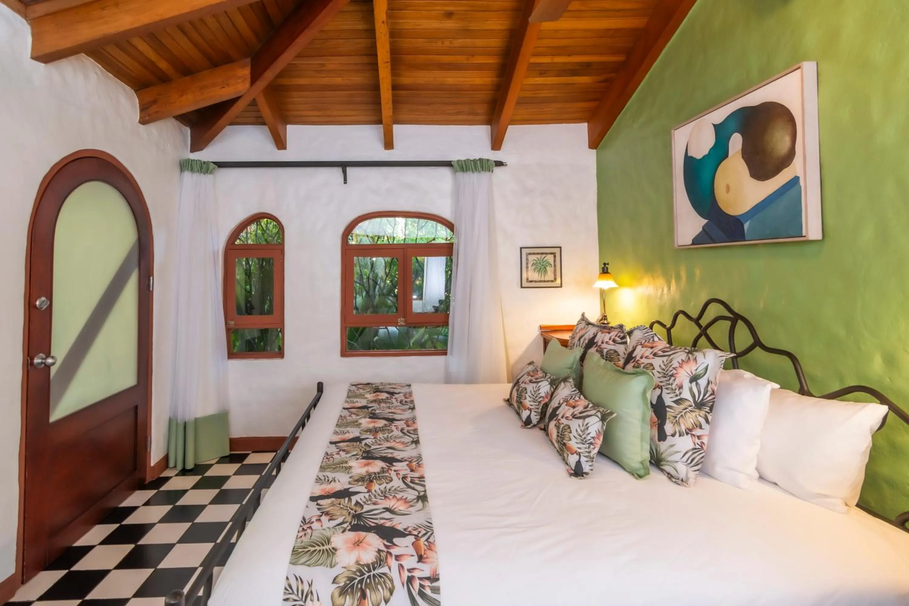 Bed in Finca Rosa Blanca Coffee Farm and Inn