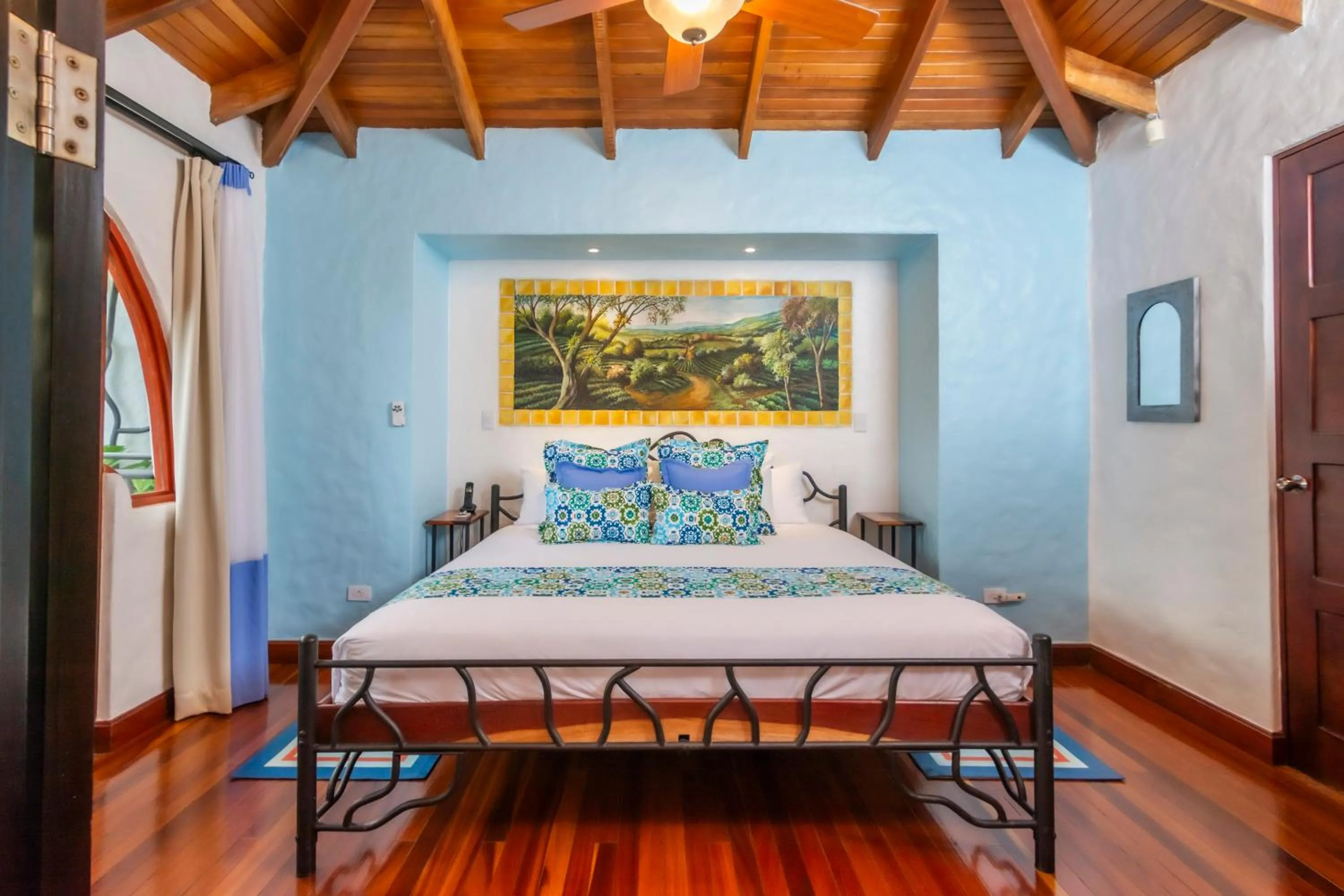 Bed in Finca Rosa Blanca Coffee Farm and Inn