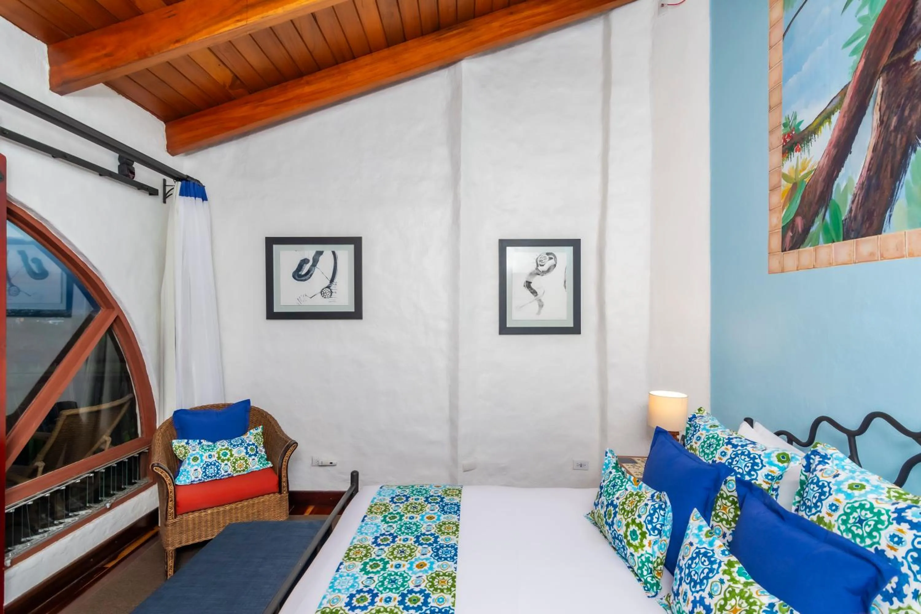 Bed in Finca Rosa Blanca Coffee Farm and Inn