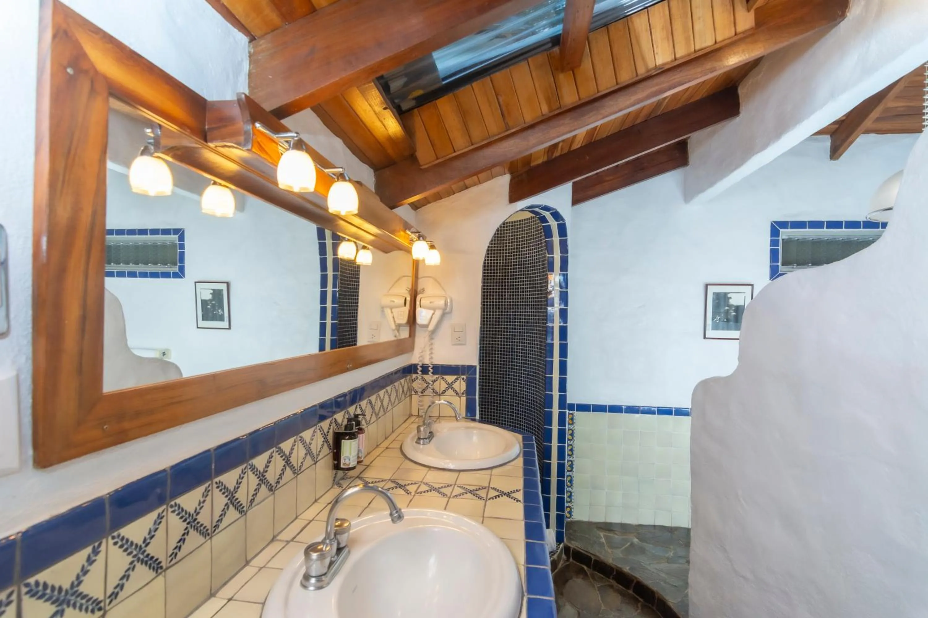 Bathroom in Finca Rosa Blanca Coffee Farm and Inn