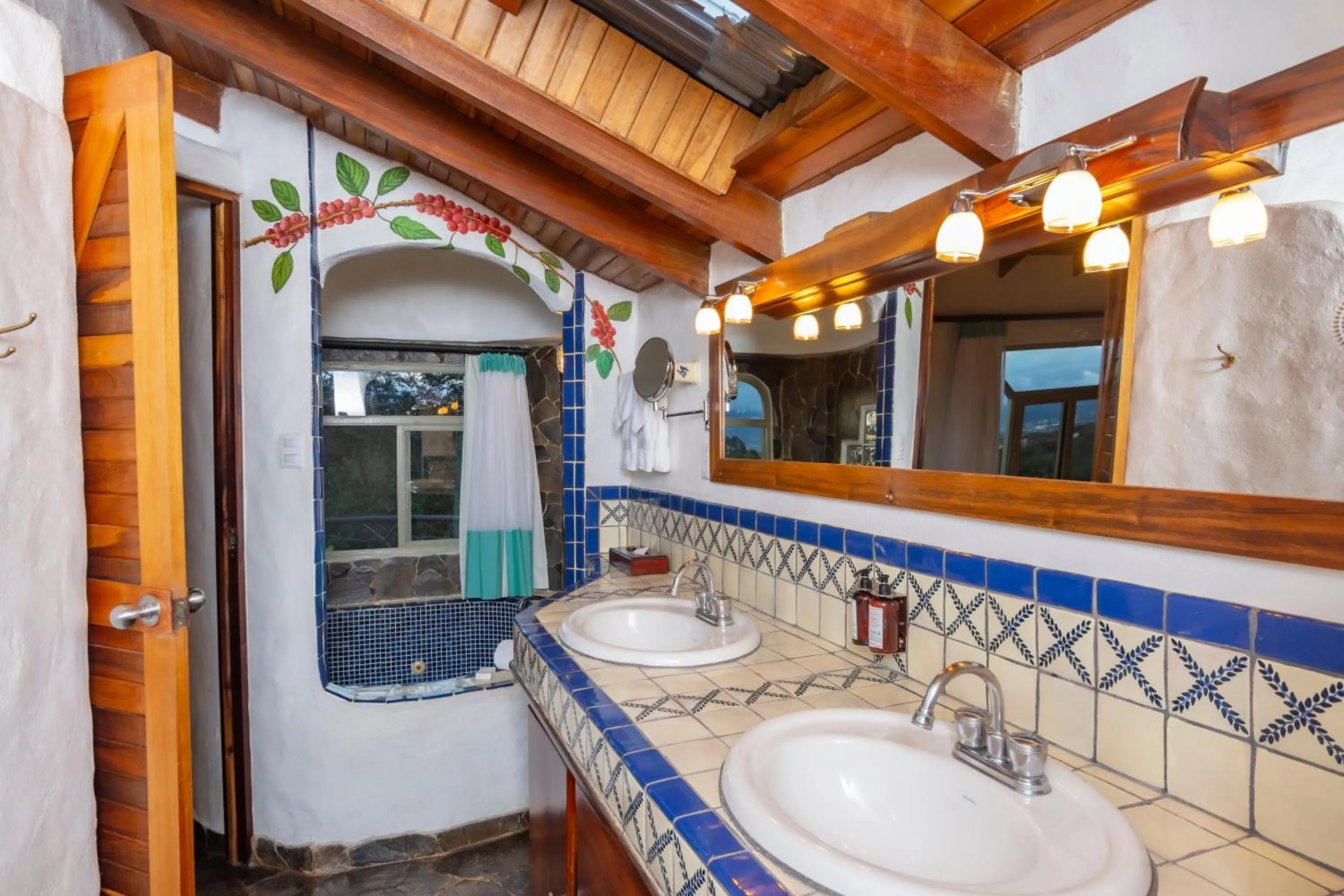Bathroom in Finca Rosa Blanca Coffee Farm and Inn