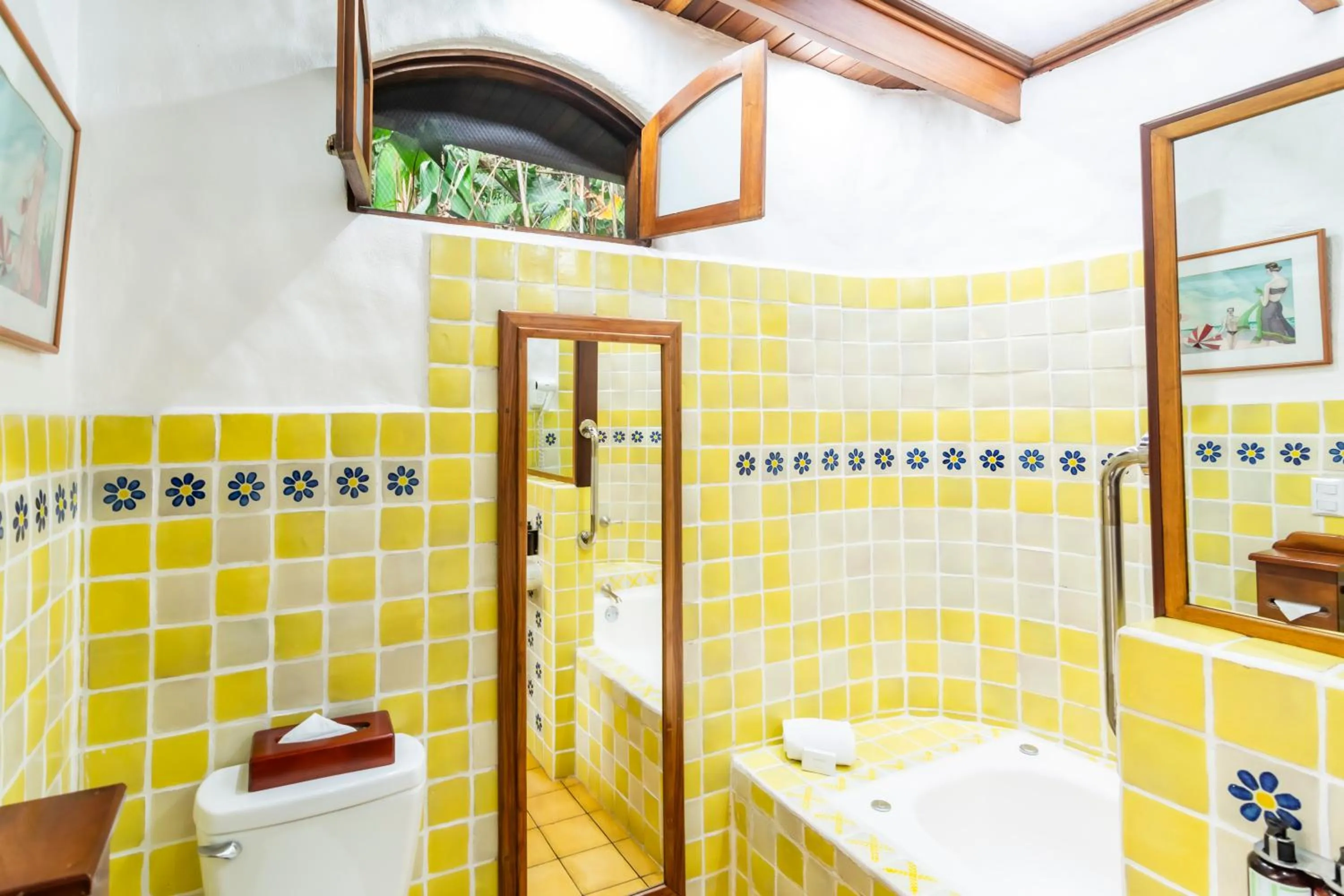 Bathroom in Finca Rosa Blanca Coffee Farm and Inn