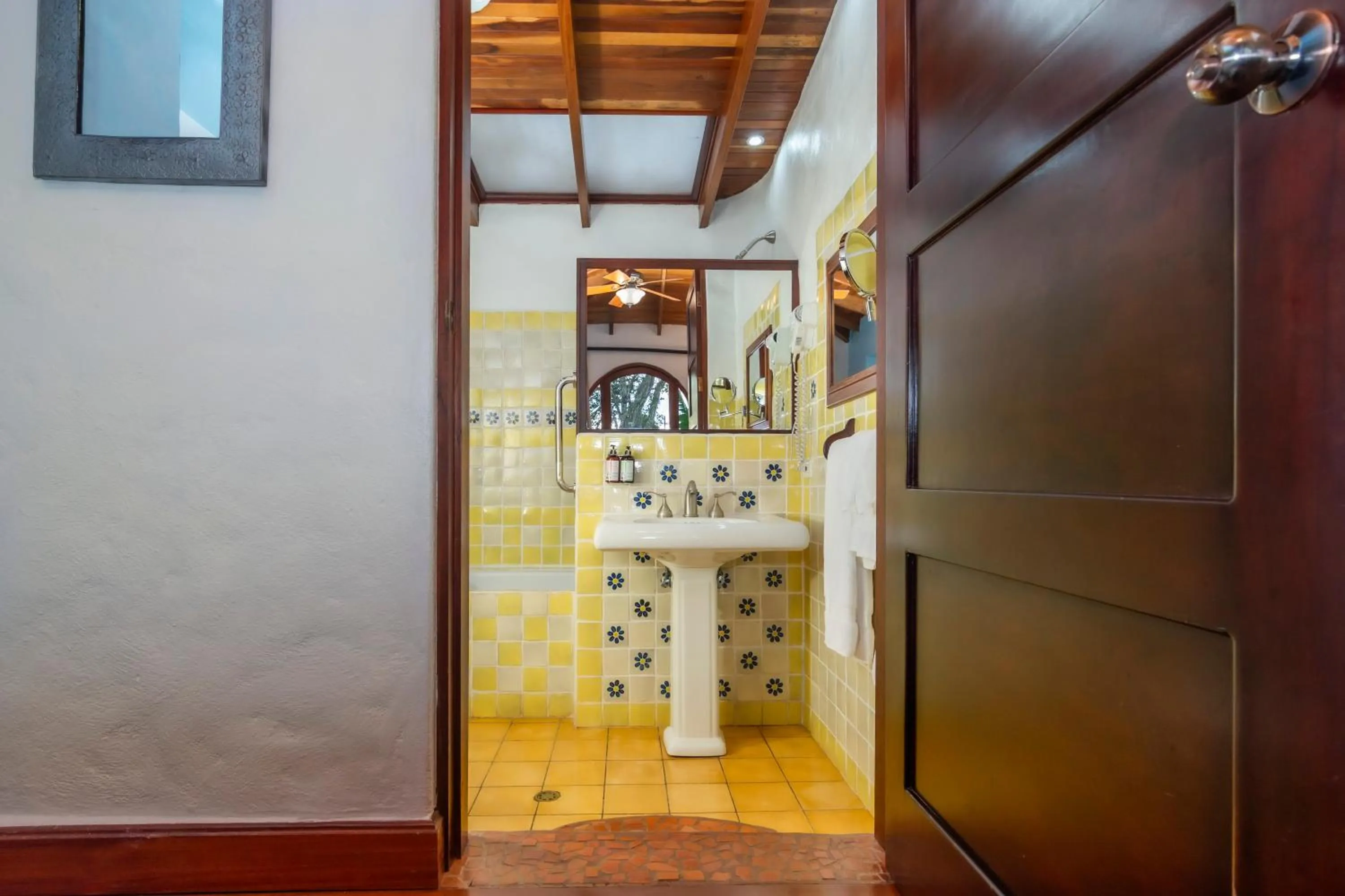 Bathroom in Finca Rosa Blanca Coffee Farm and Inn