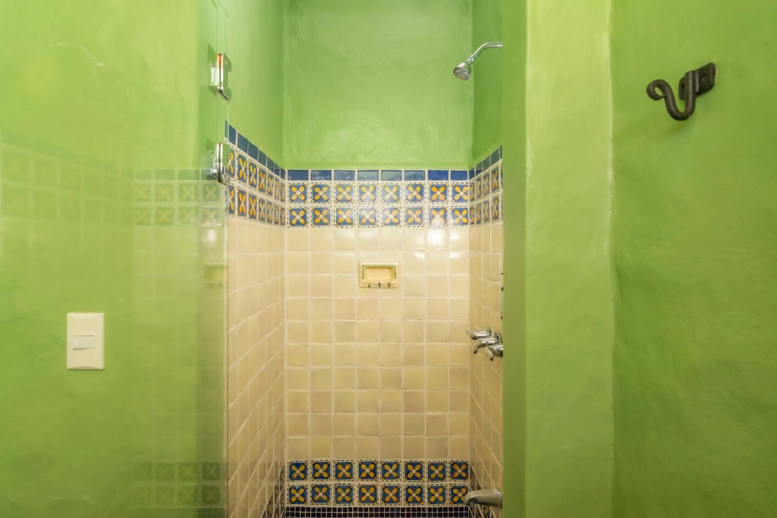 Shower in Finca Rosa Blanca Coffee Farm and Inn