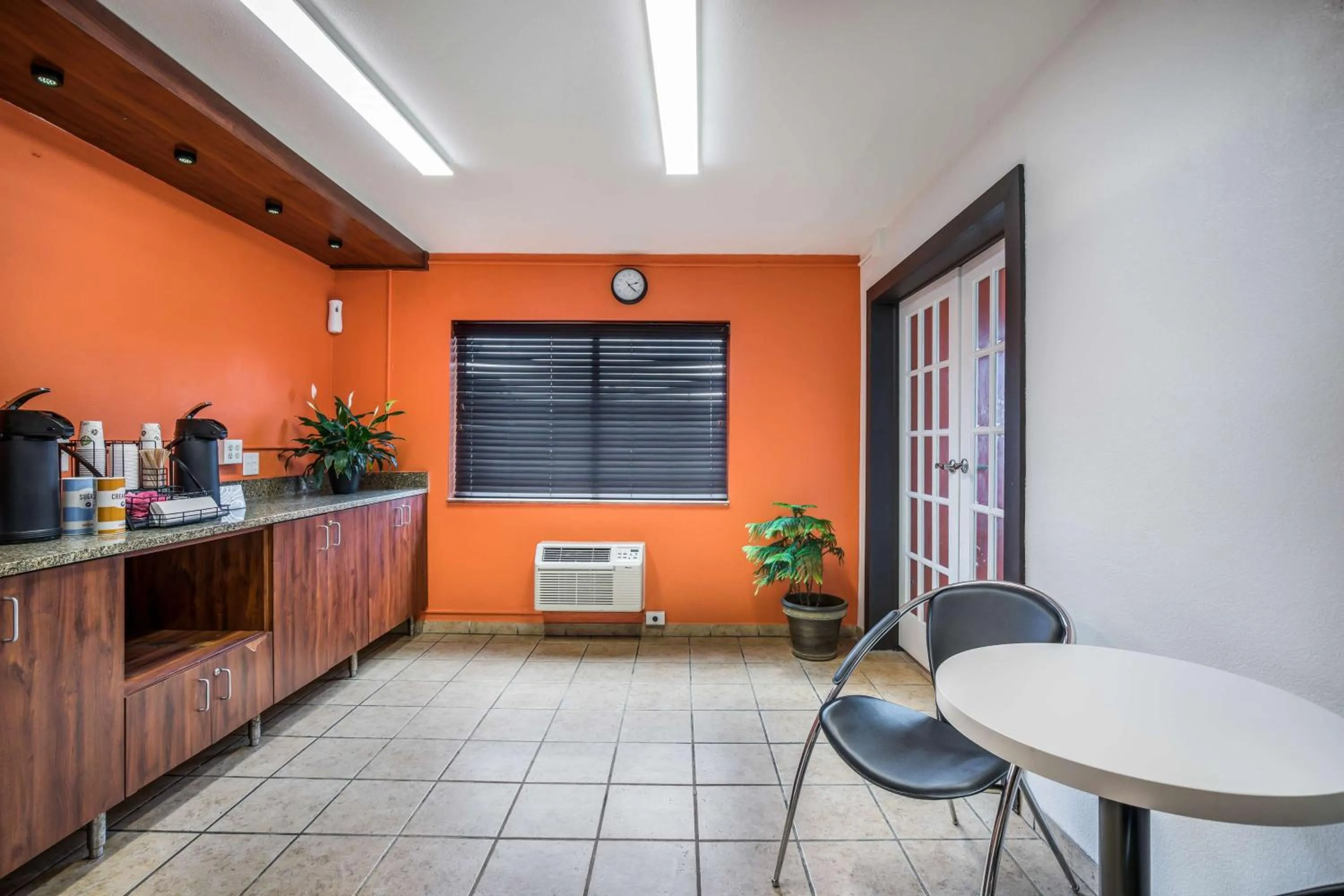 Restaurant/places to eat in Motel 6-Madison, WI - East