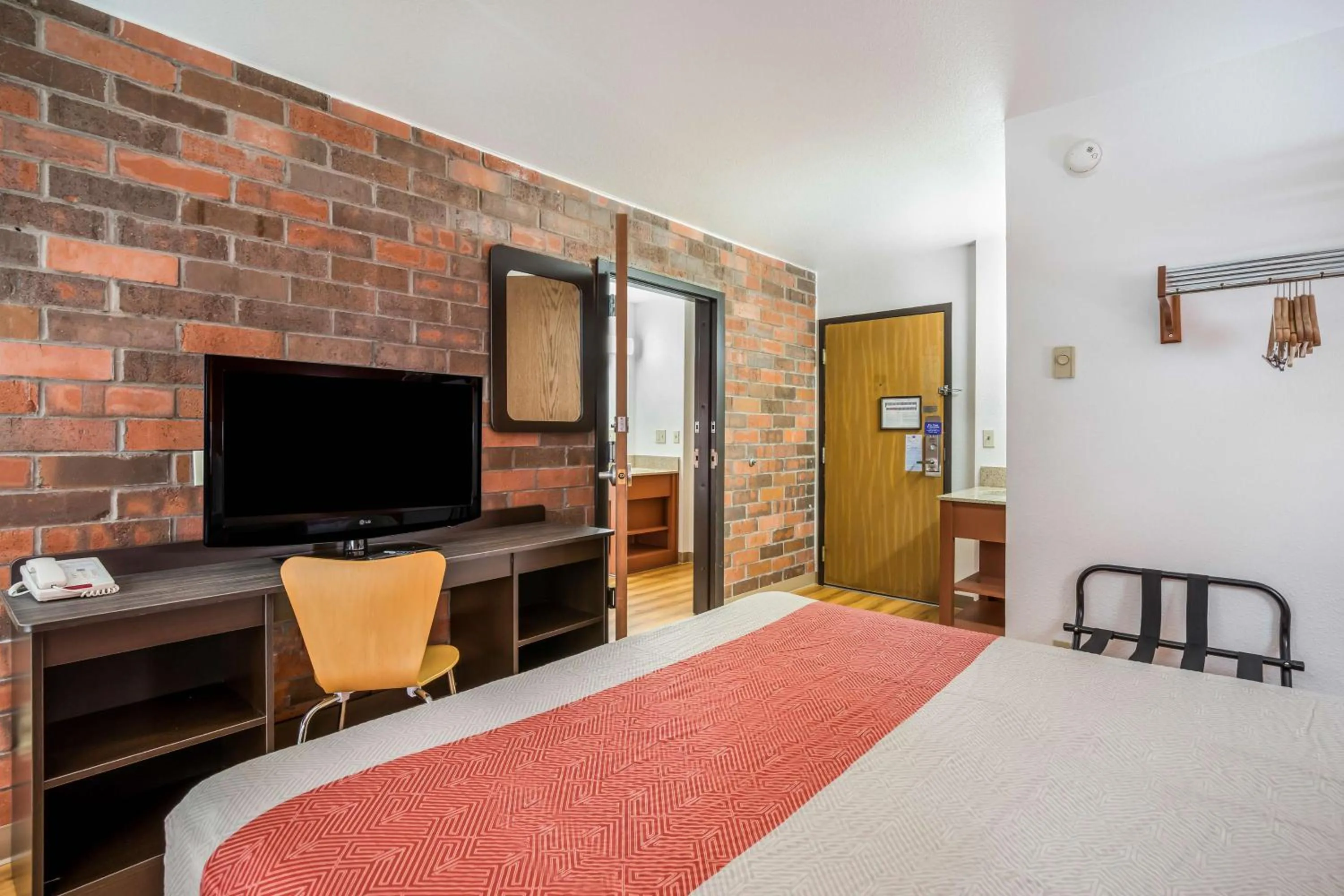 Photo of the whole room, Bed in Motel 6-Madison, WI - East