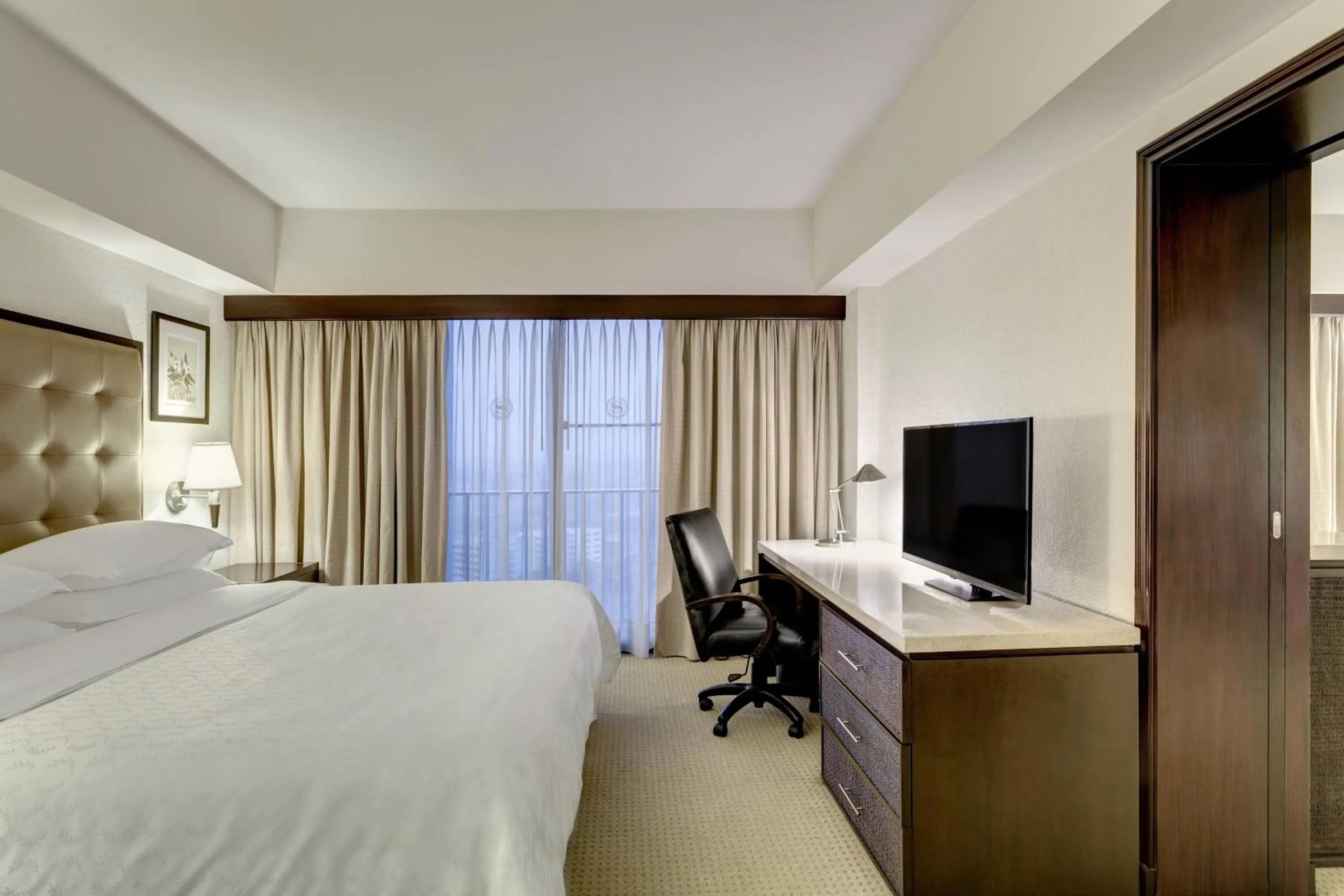 Photo of the whole room, Bed in Sheraton Lima Historic Center