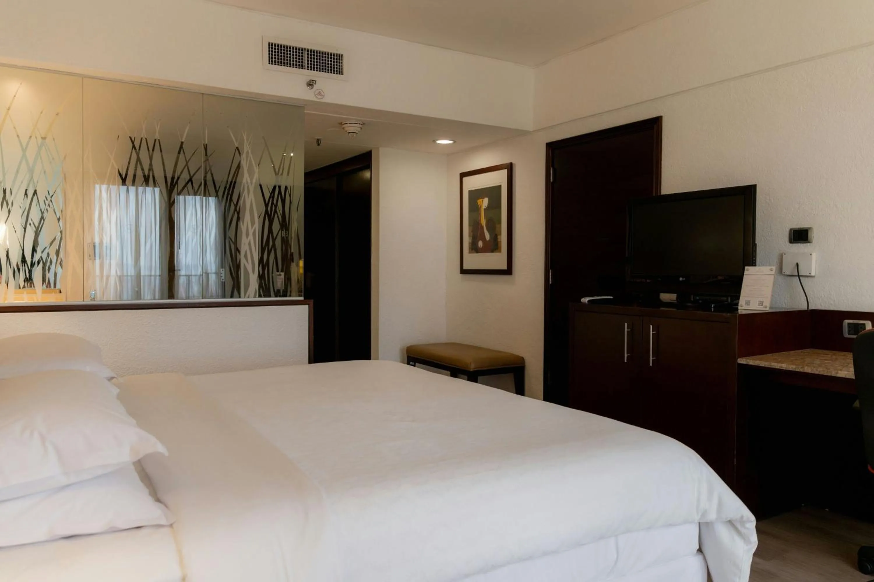 Photo of the whole room, Bed in Sheraton Lima Historic Center