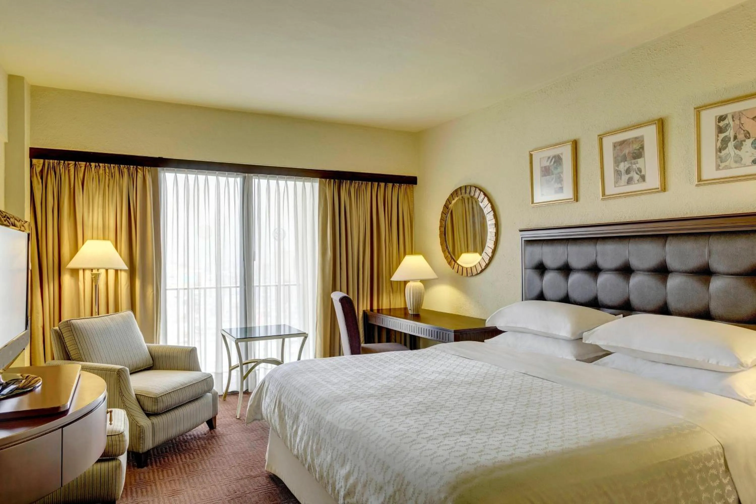 Photo of the whole room, Bed in Sheraton Lima Historic Center