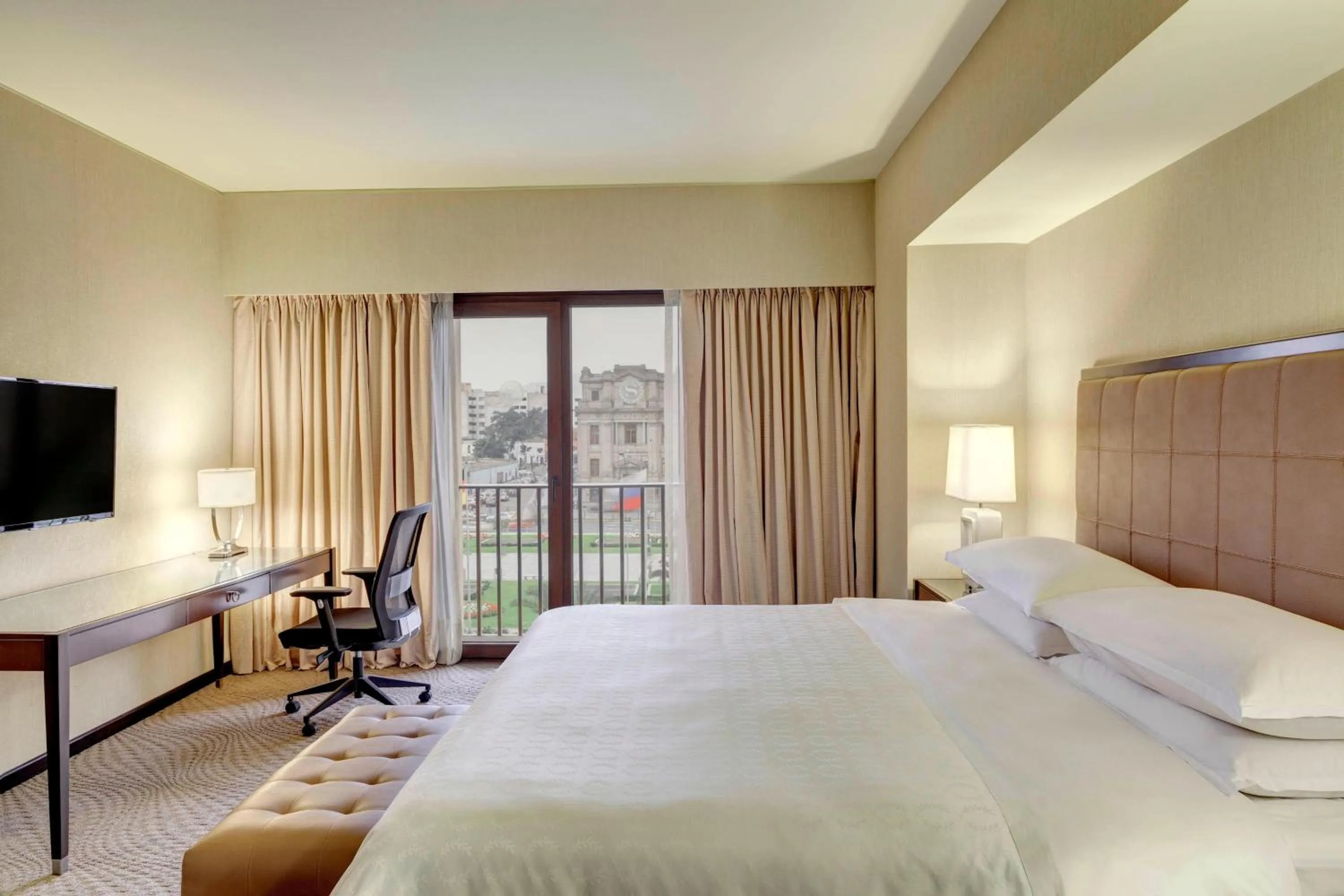 Photo of the whole room, Bed in Sheraton Lima Historic Center