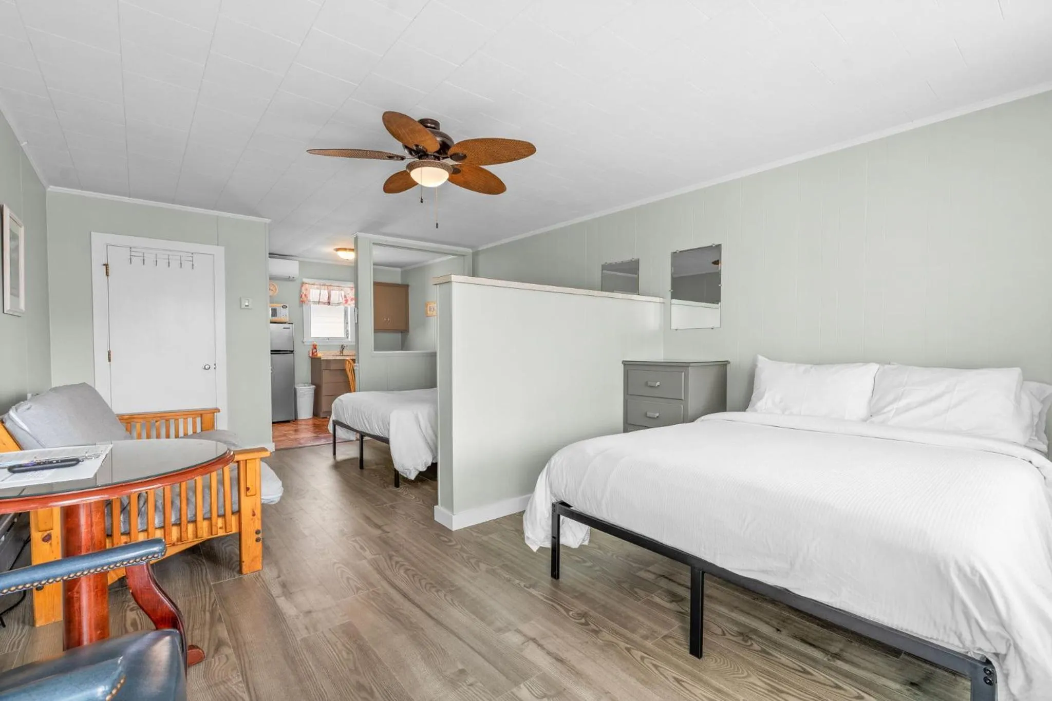 Photo of the whole room, Bed in Echo Motel