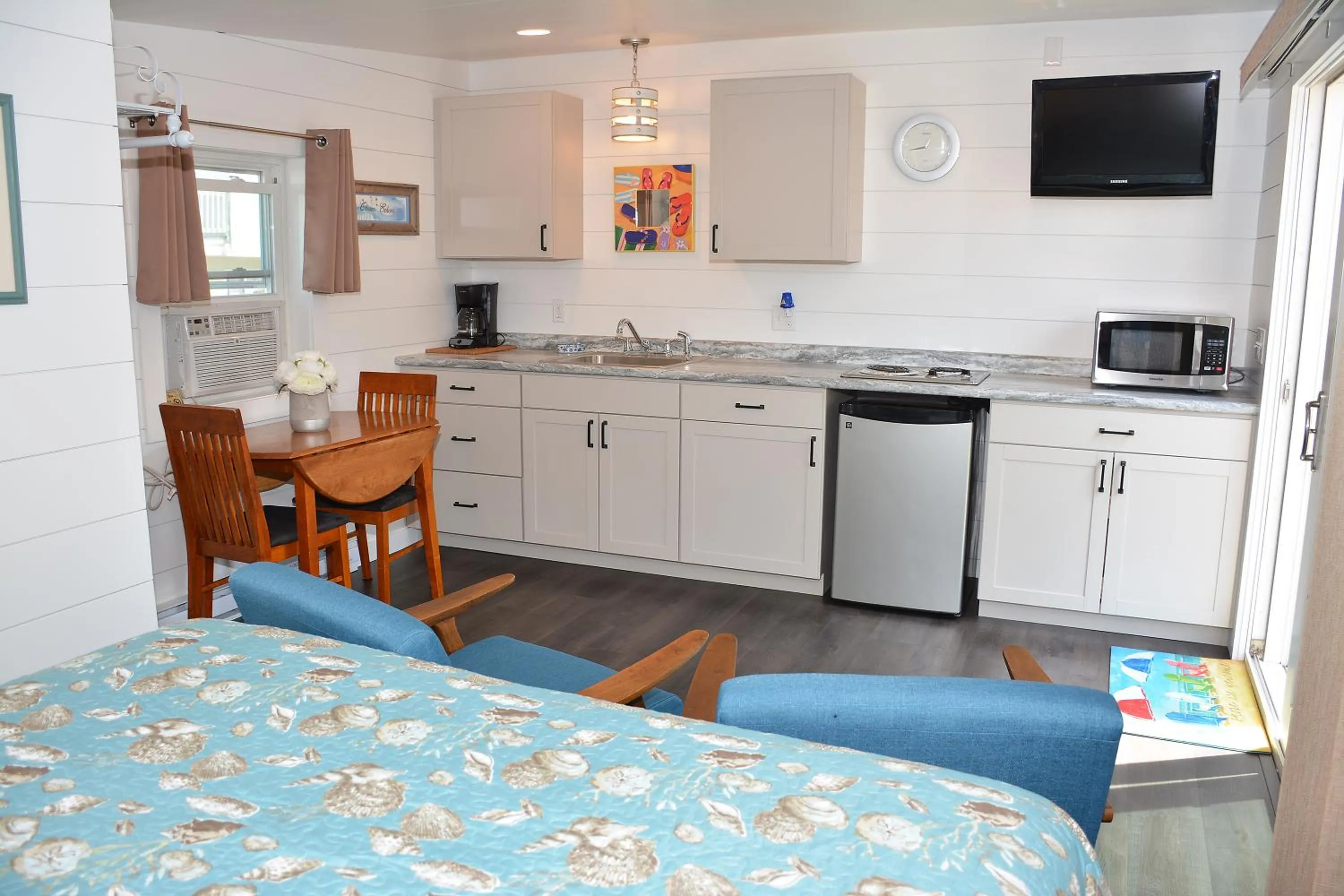 Kitchen or kitchenette in Echo Motel