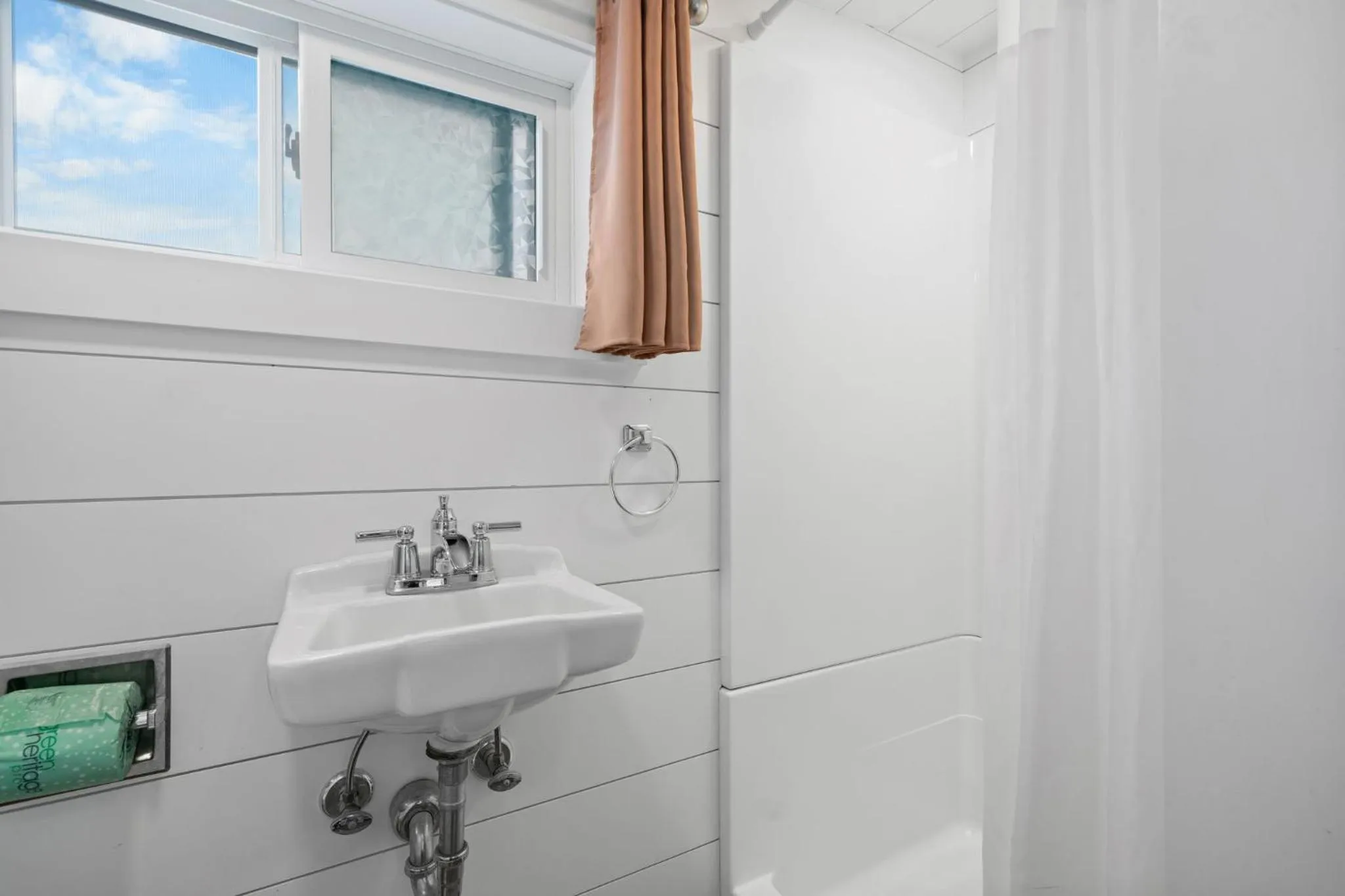 Bathroom in Echo Motel