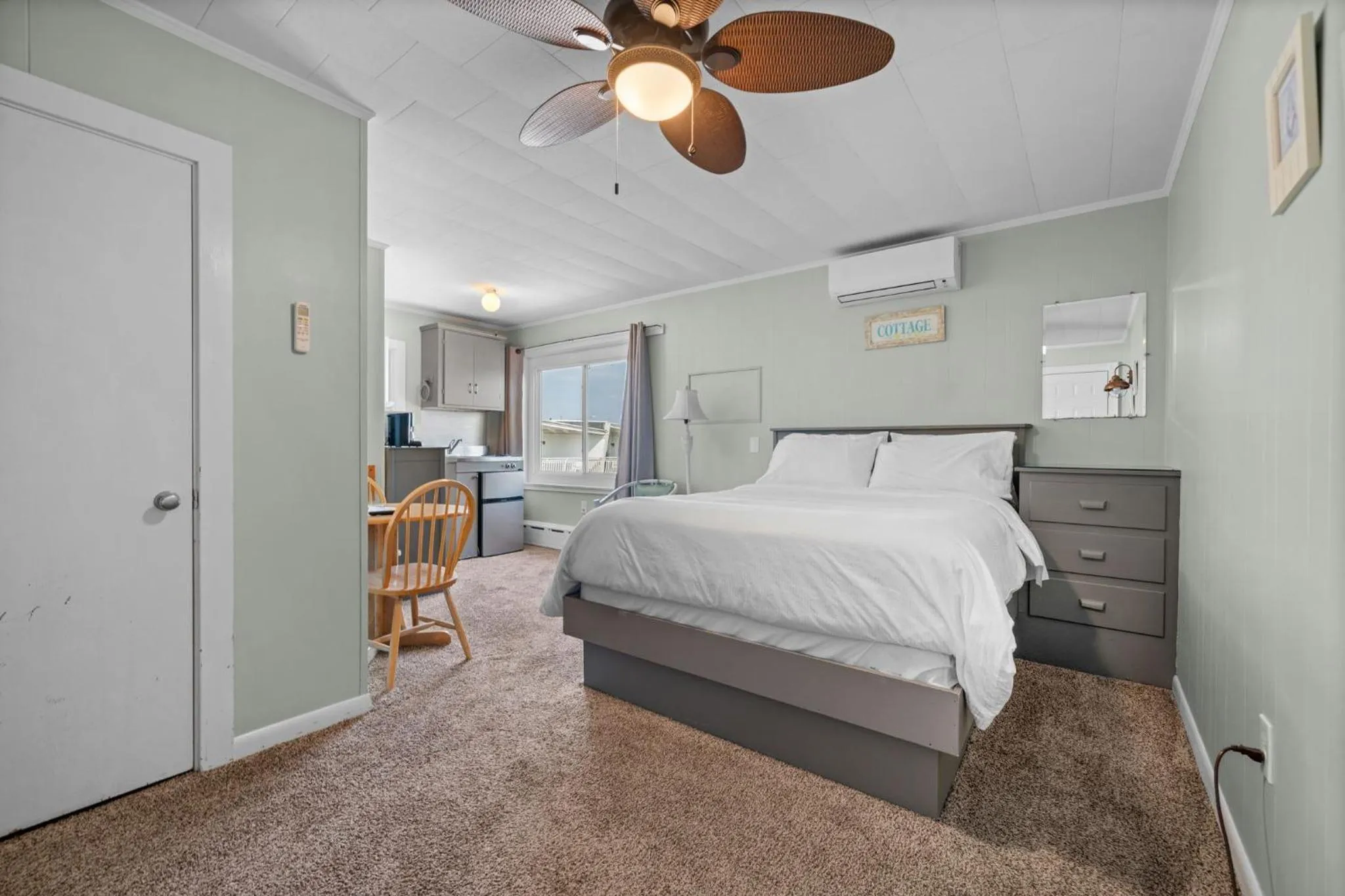 Photo of the whole room, Bed in Echo Motel