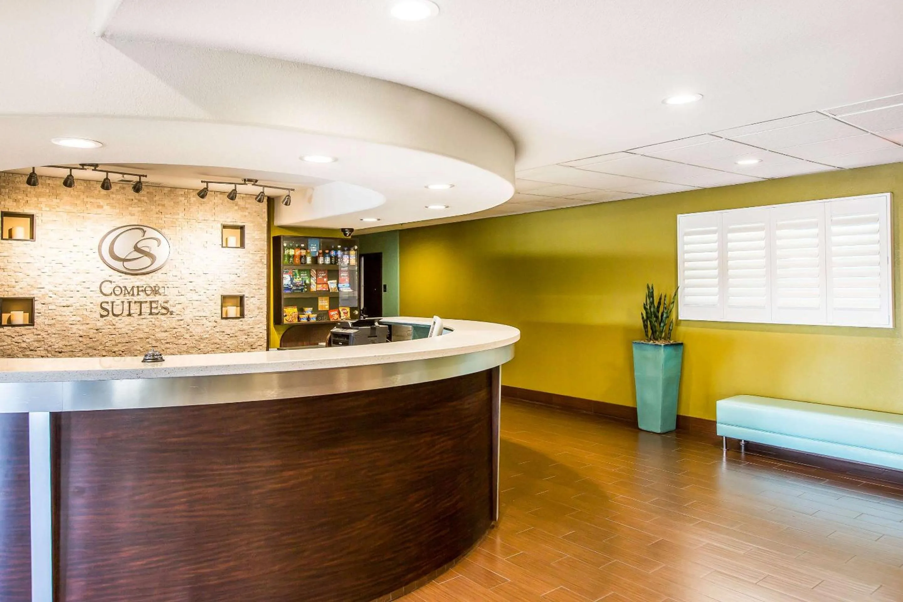 Lobby or reception in Comfort Suites Fresno River Park