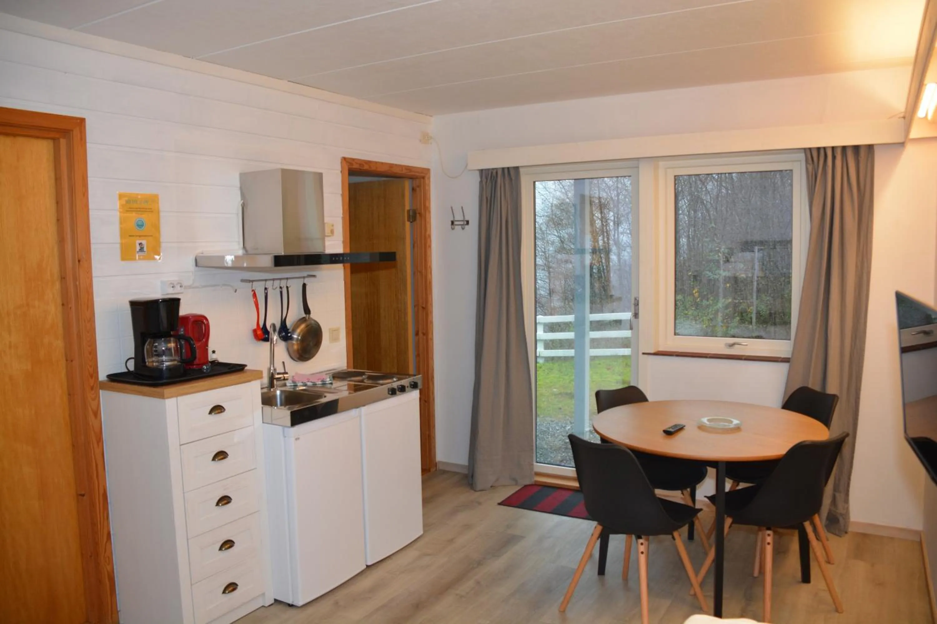 Coffee/tea facilities in Langenuen Motel & Camping