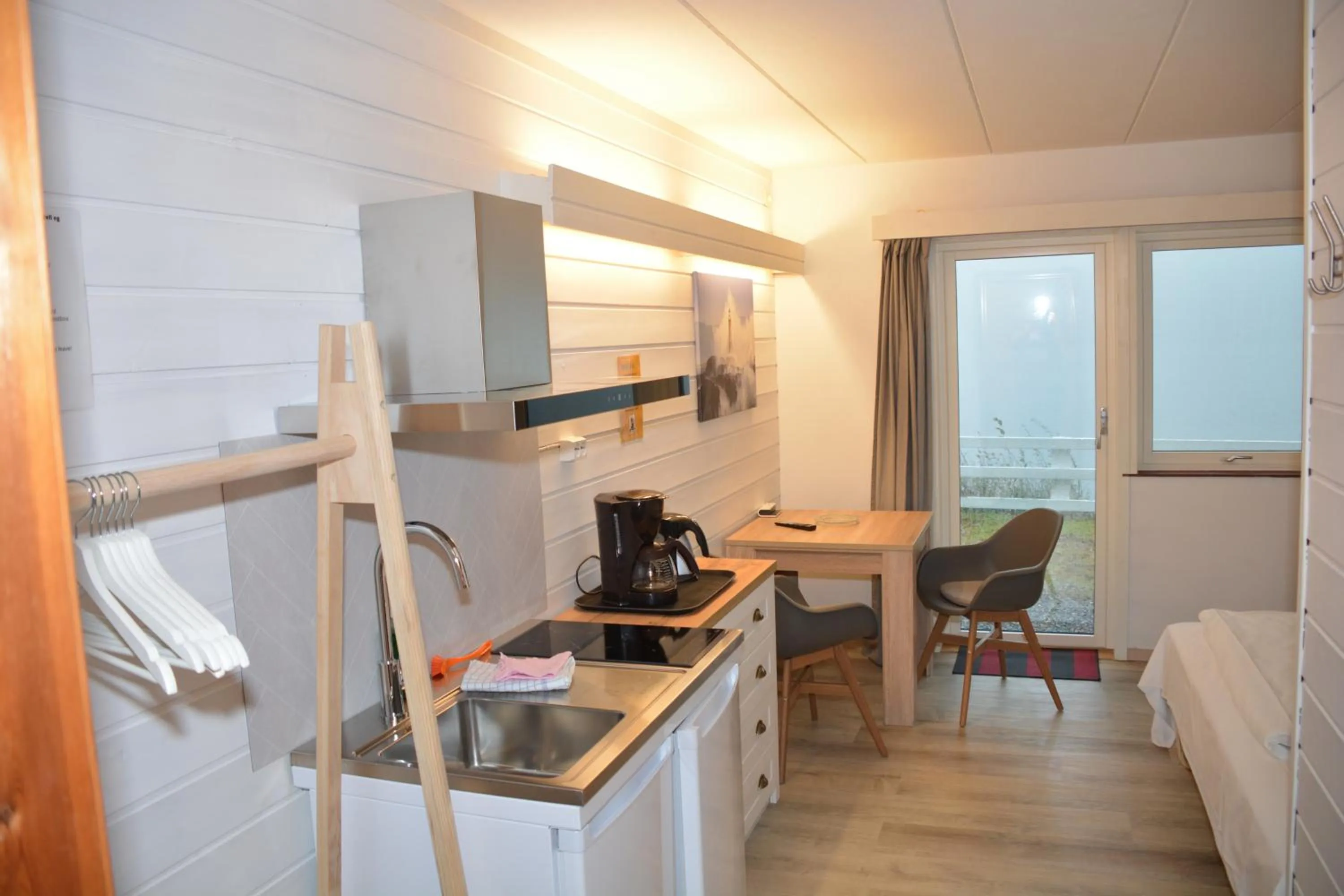 Coffee/tea facilities in Langenuen Motel & Camping