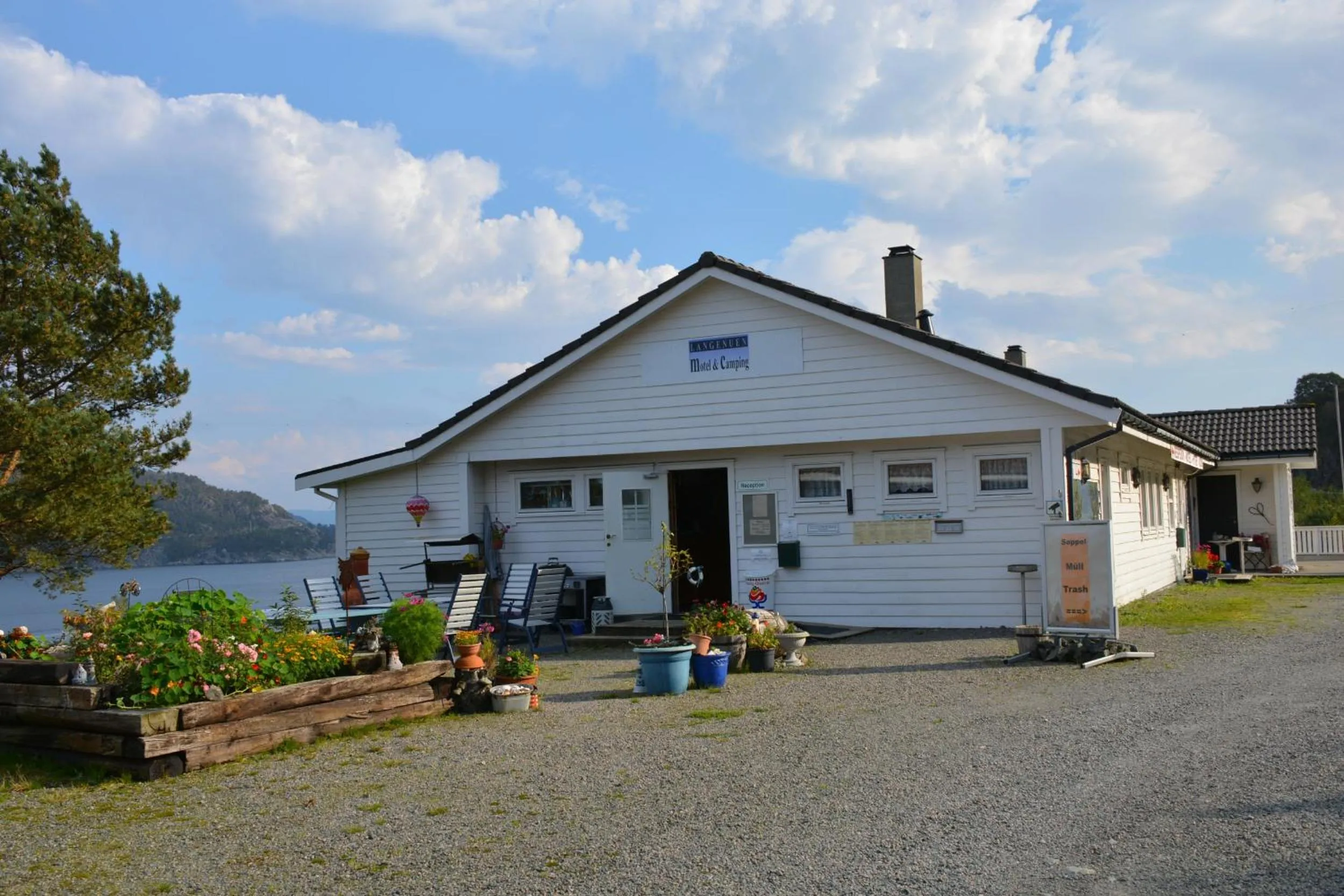 Lobby or reception in Langenuen Motel & Camping