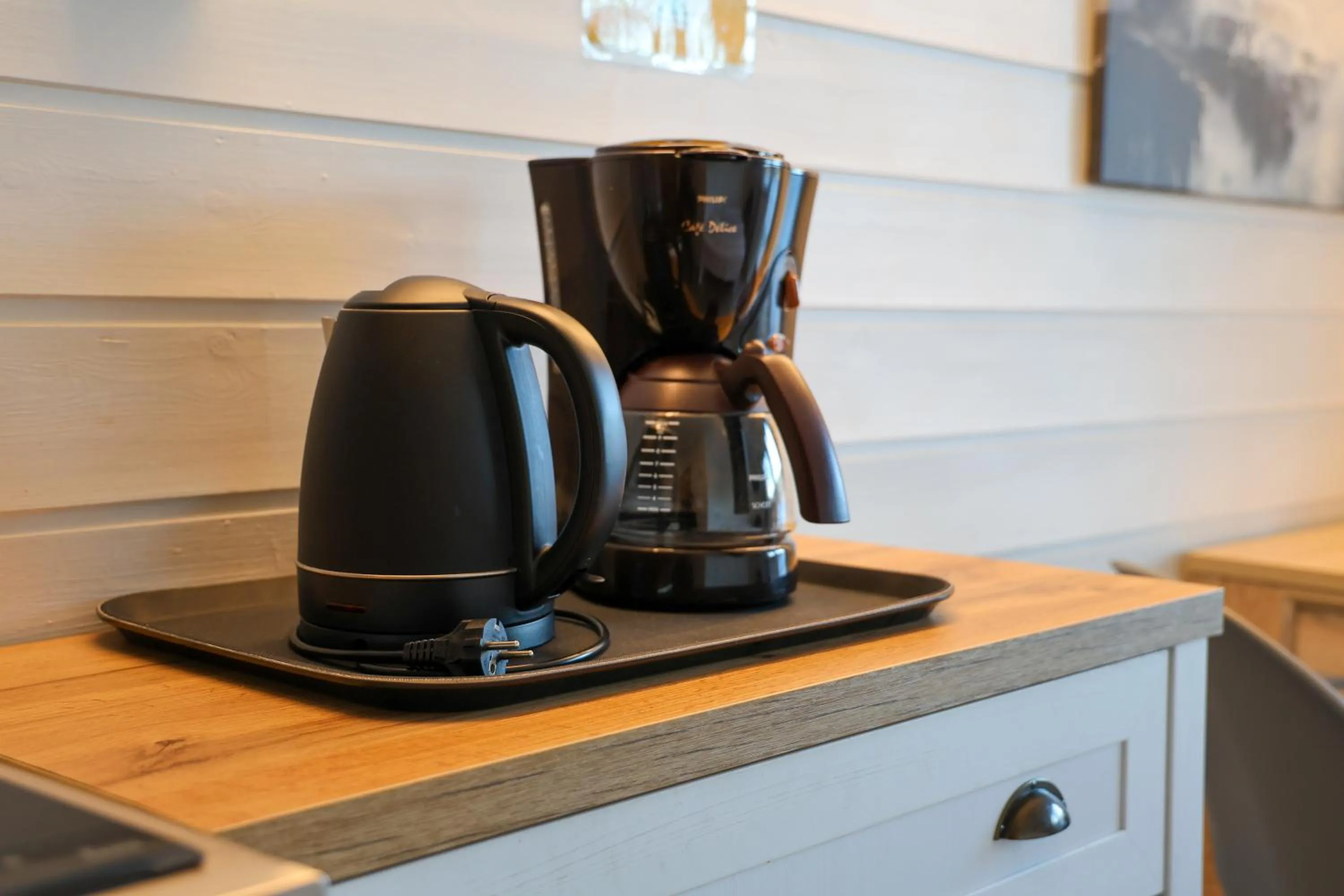 Coffee/tea facilities in Langenuen Motel & Camping